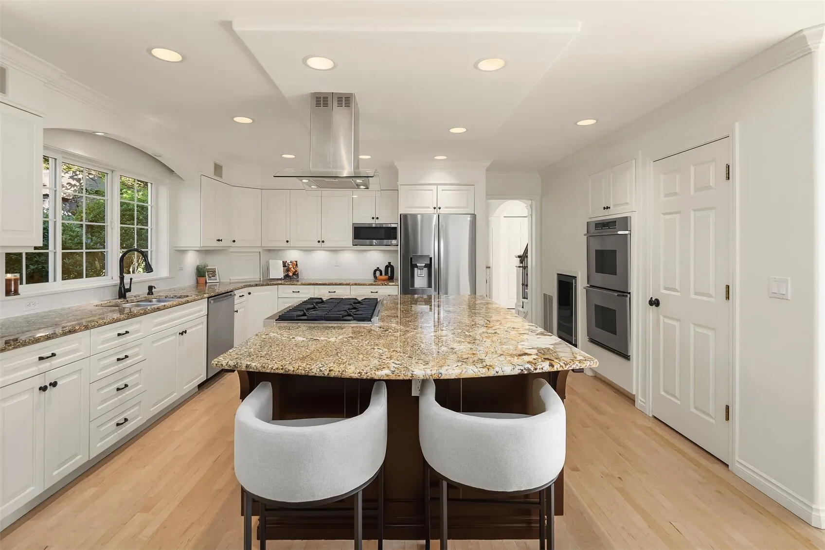20230 NE 18th Place , Sammamish, WA 98074