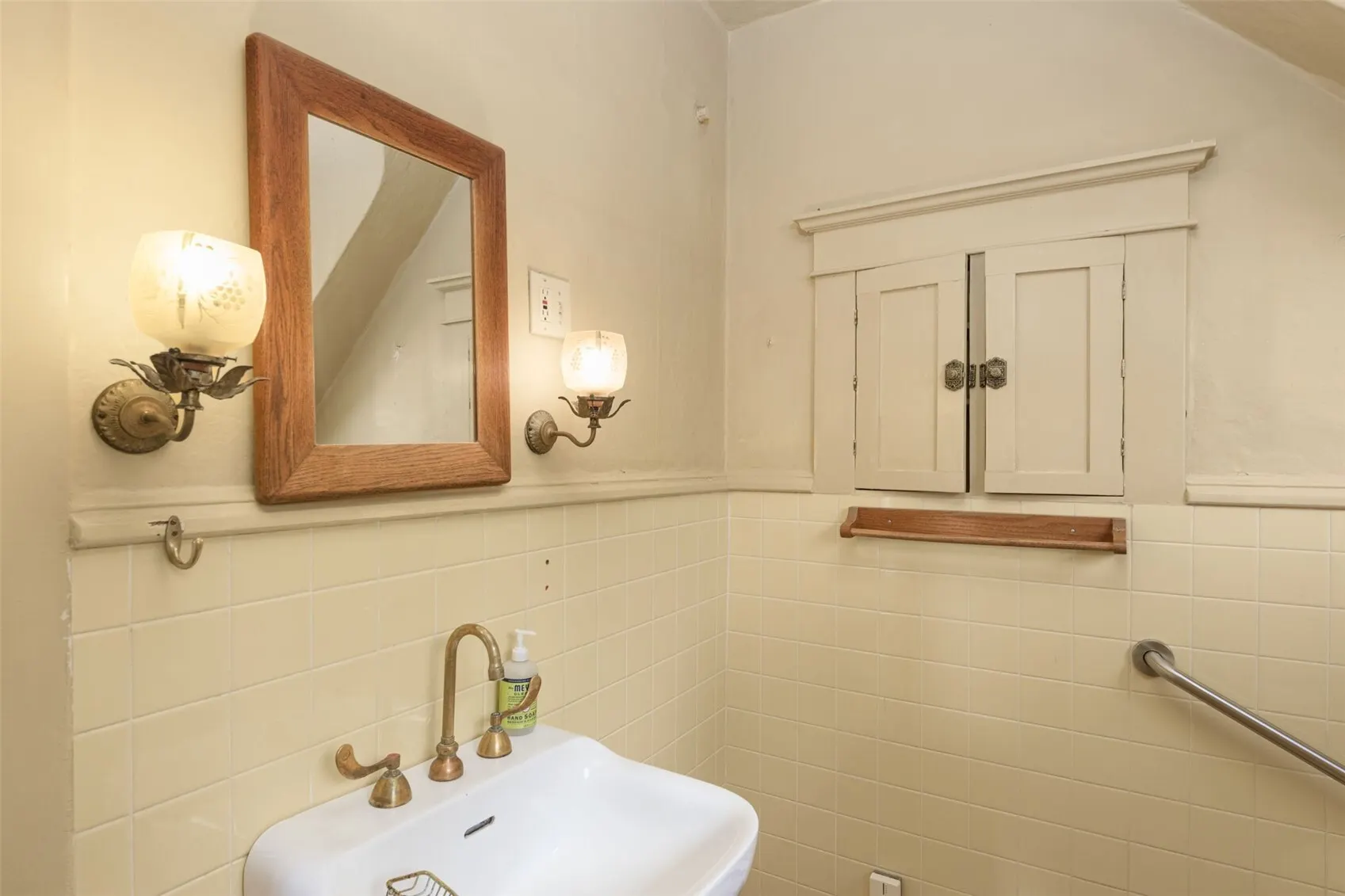 1123 38th Avenue , Seattle, WA 98122-5201