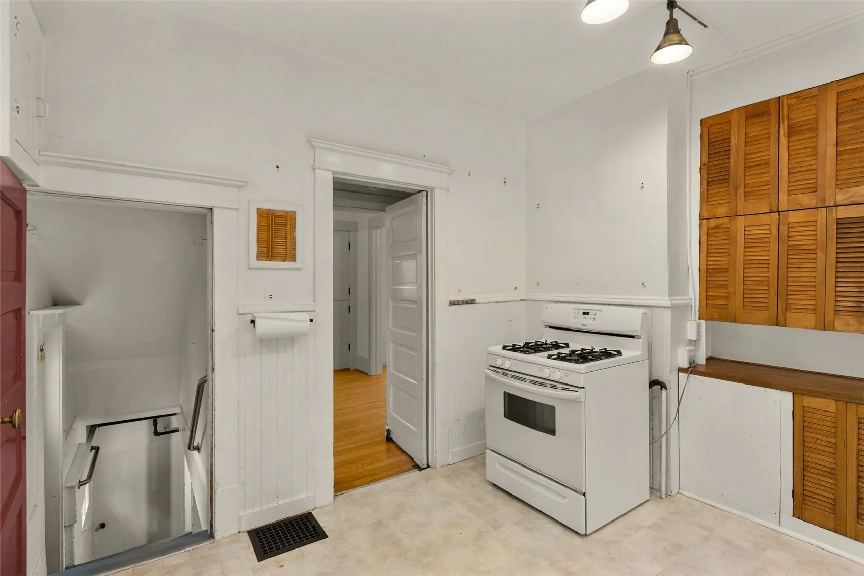 1123 38th Avenue , Seattle, WA 98122-5201