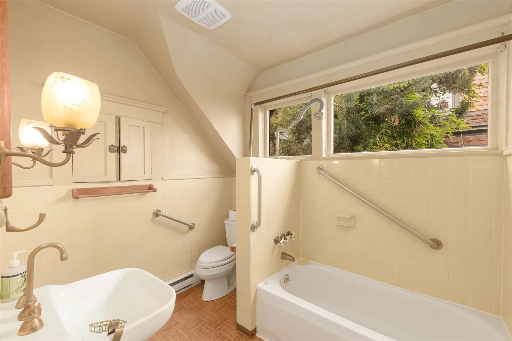 1123 38th Avenue , Seattle, WA 98122-5201