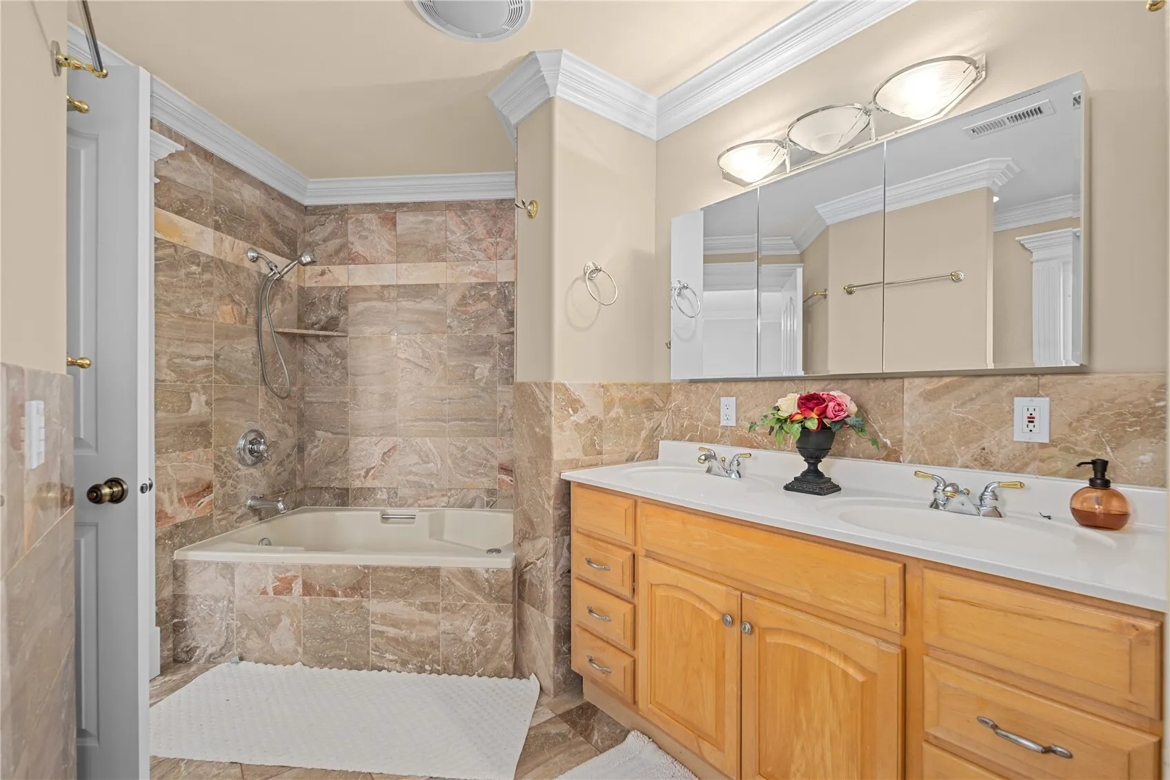 9216 132nd Avenue NE, Redmond, WA 98052