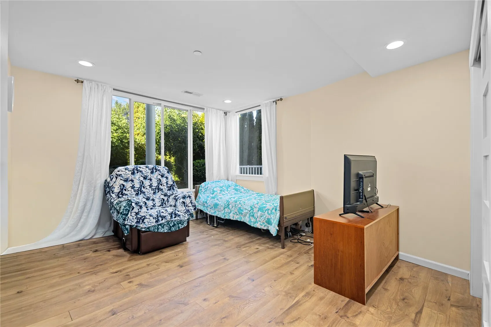 9216 132nd Avenue NE, Redmond, WA 98052