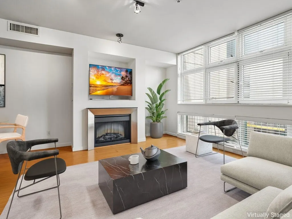 17 W Mercer Street #213, Seattle, WA 98119
