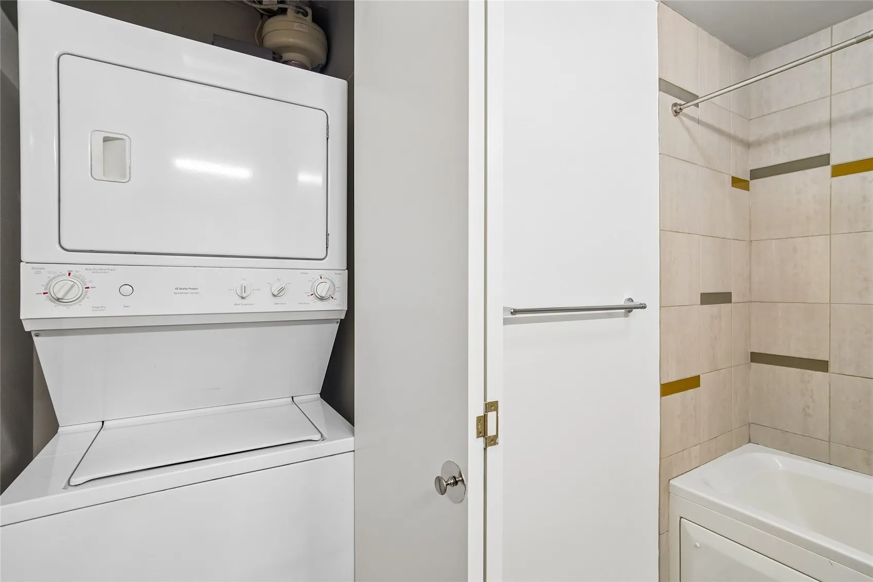 17 W Mercer Street #213, Seattle, WA 98119