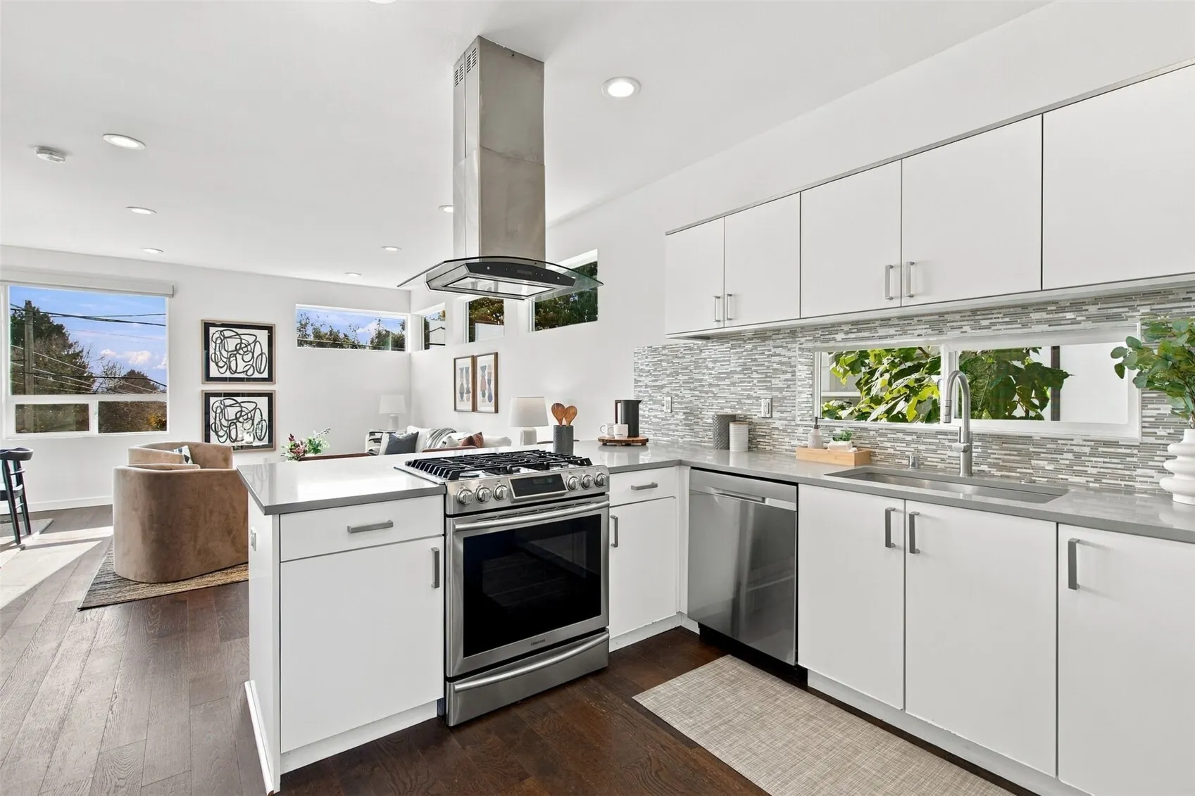 733 Martin Luther King Jr Way , Seattle, WA 98144