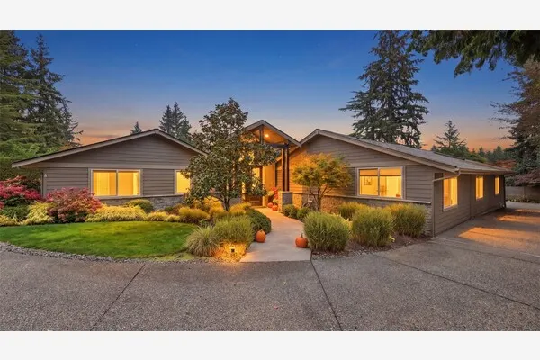 8036 132nd Avenue NE, Redmond, WA 98052