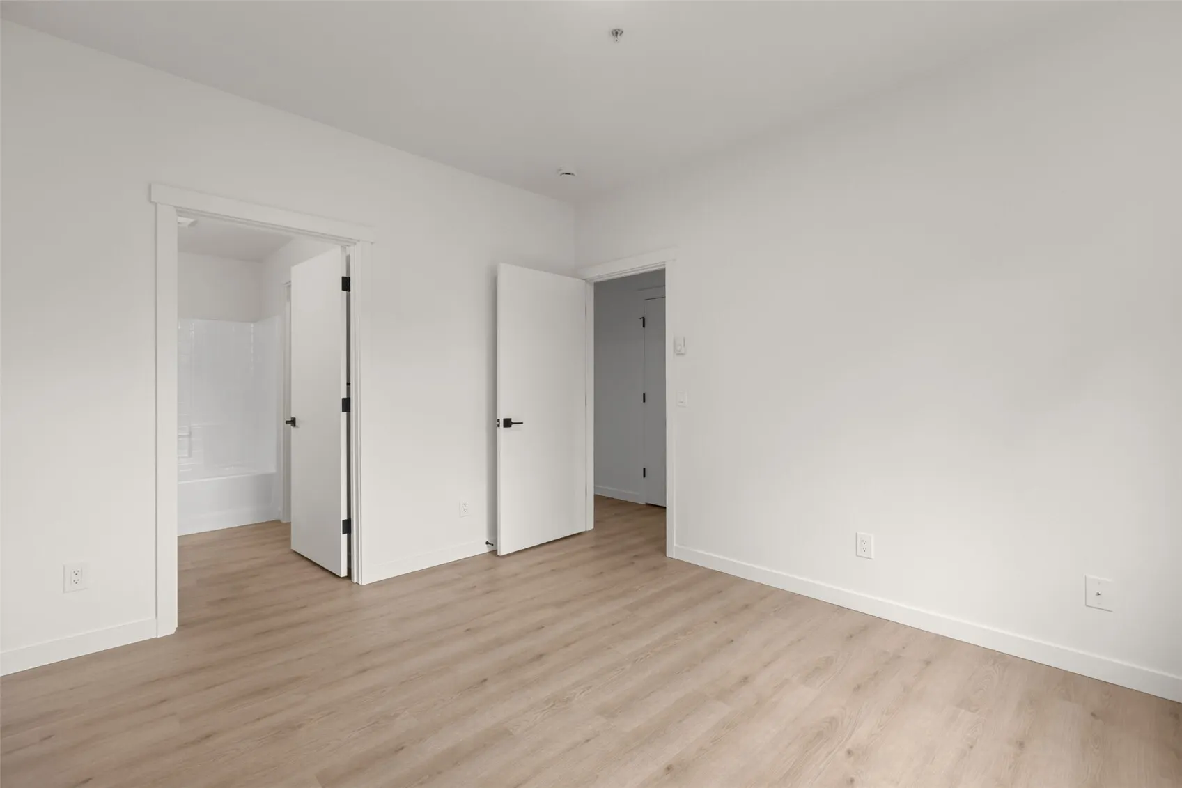 10825 SE 200th Street #B102, Kent, WA 98031