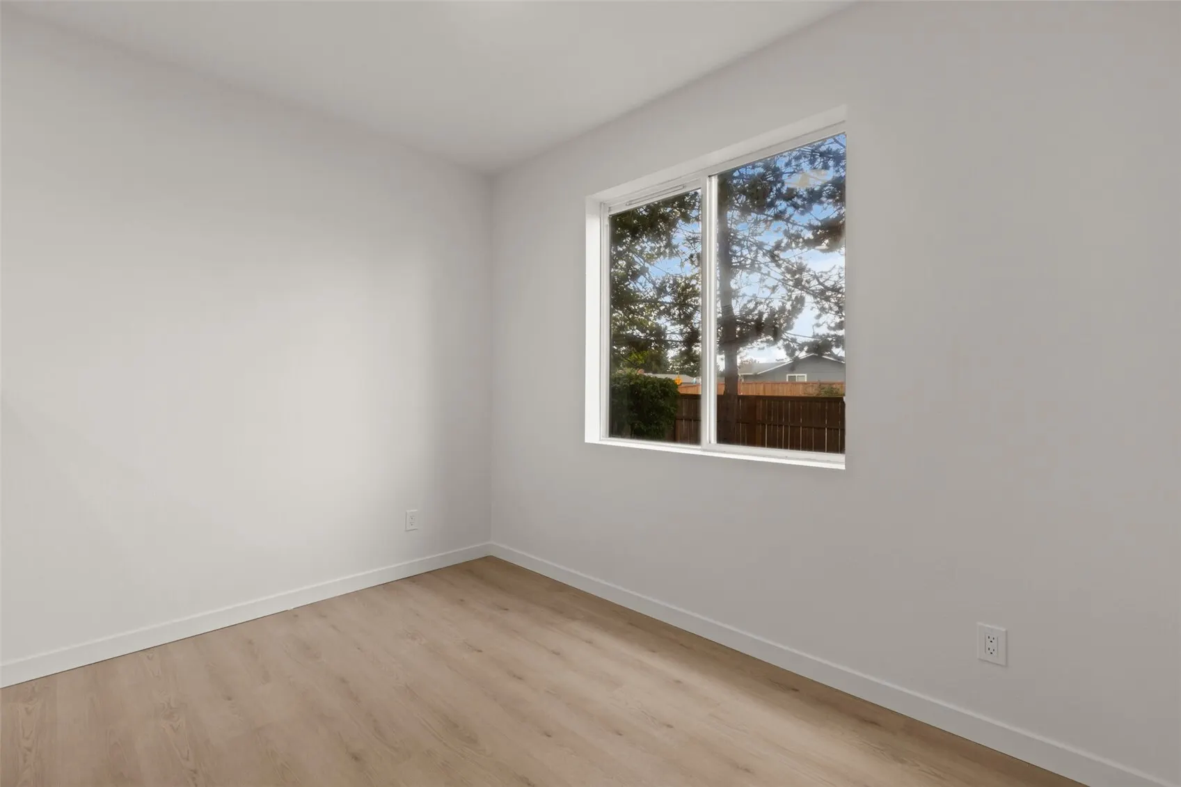 10825 SE 200th Street #B102, Kent, WA 98031