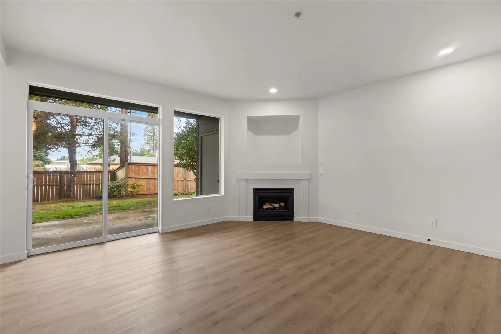 10825 SE 200th Street #B102, Kent, WA 98031