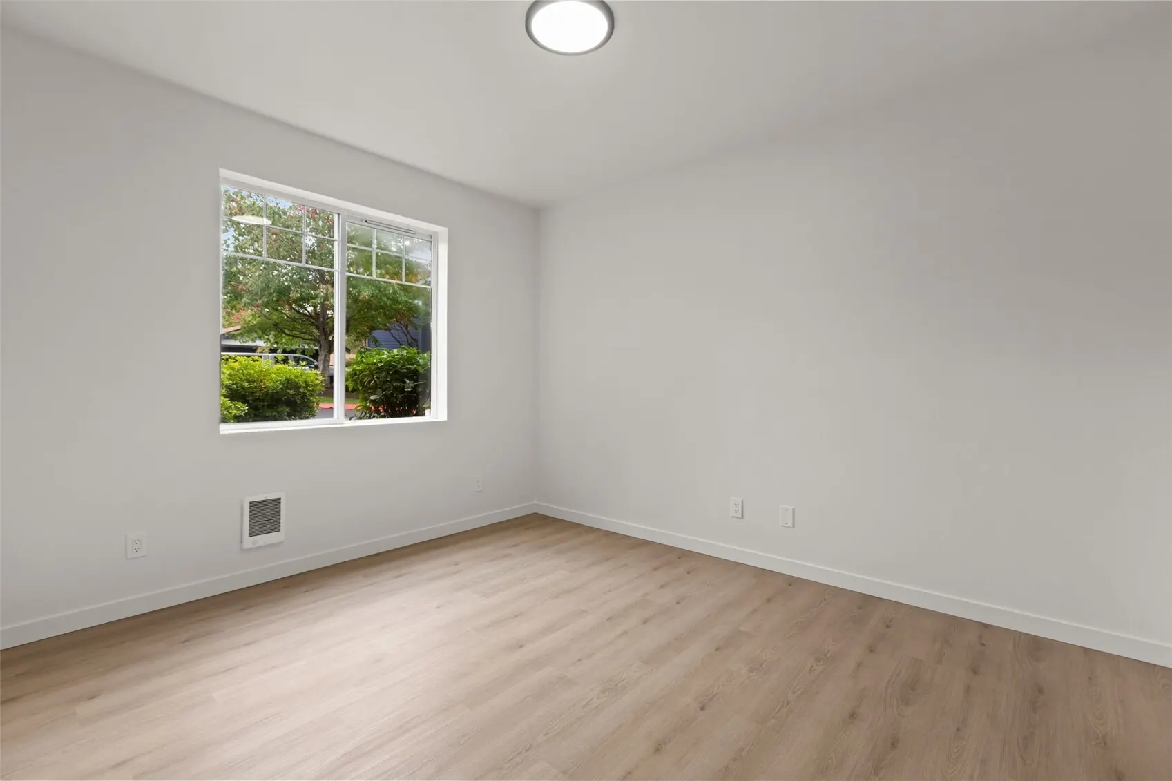 10825 SE 200th Street #B102, Kent, WA 98031