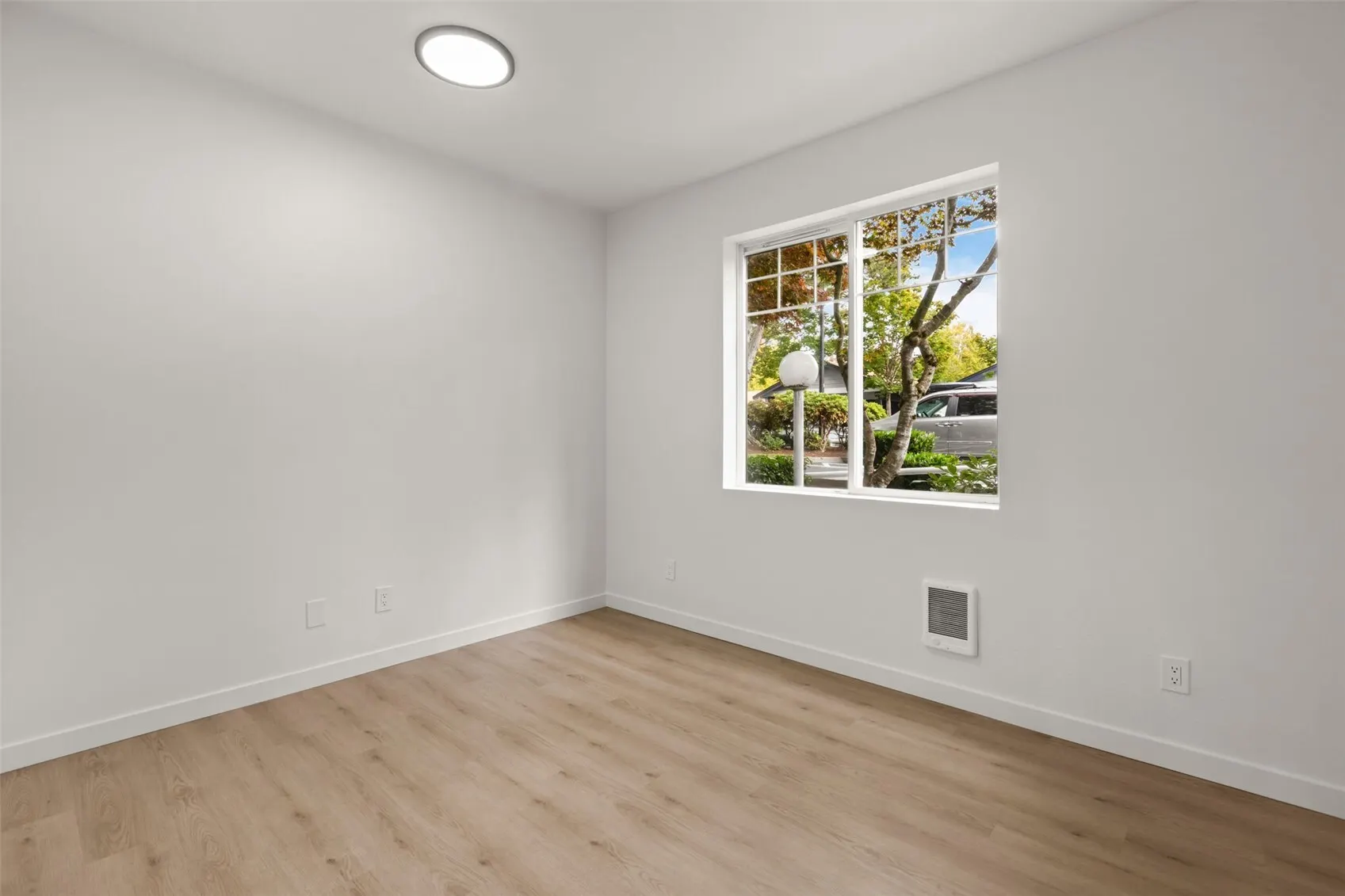 10825 SE 200th Street #B102, Kent, WA 98031