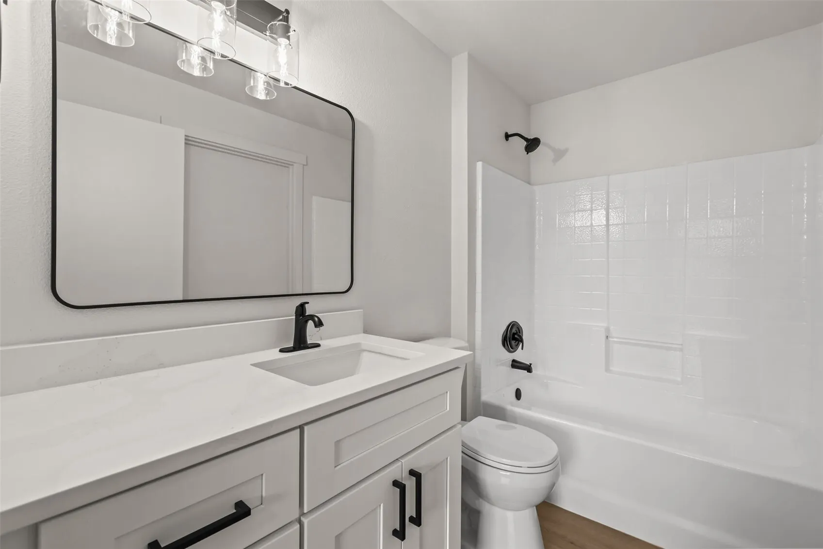 10825 SE 200th Street #B102, Kent, WA 98031