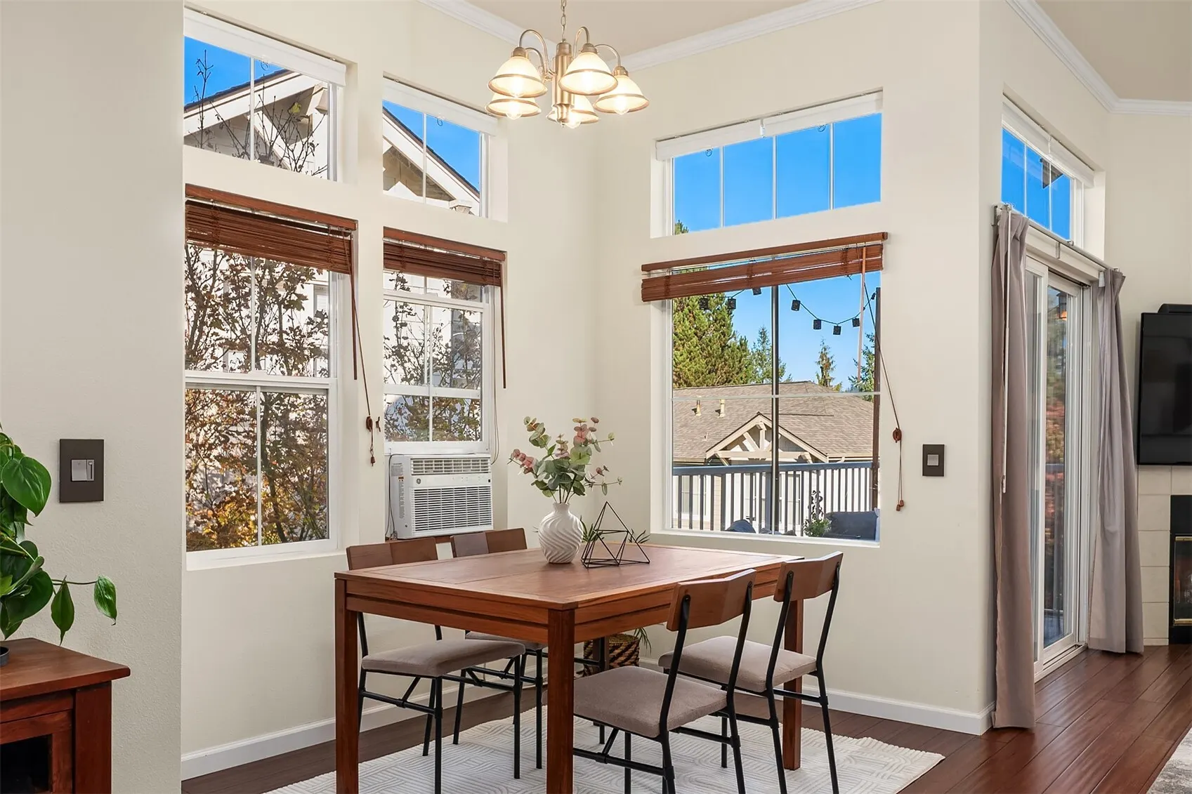2038 Newport Way NW #11-3, Issaquah, WA 98027