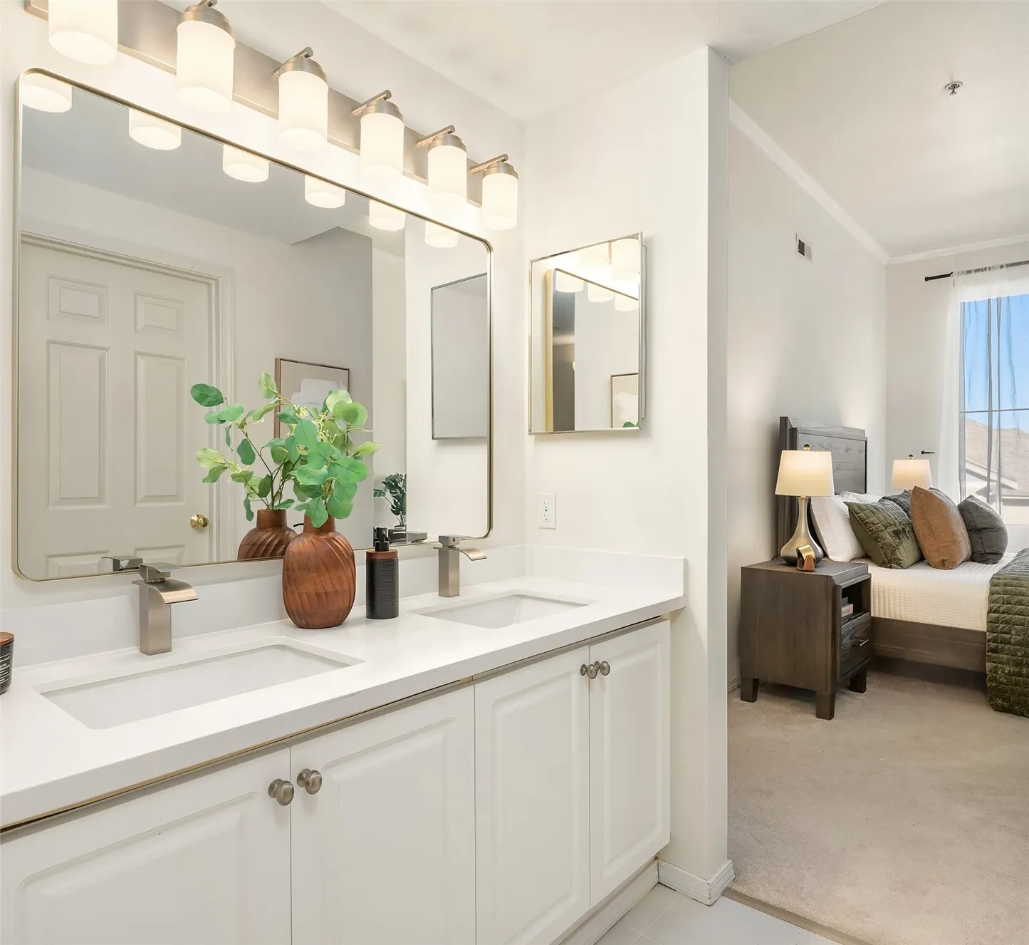 2038 Newport Way NW #11-3, Issaquah, WA 98027