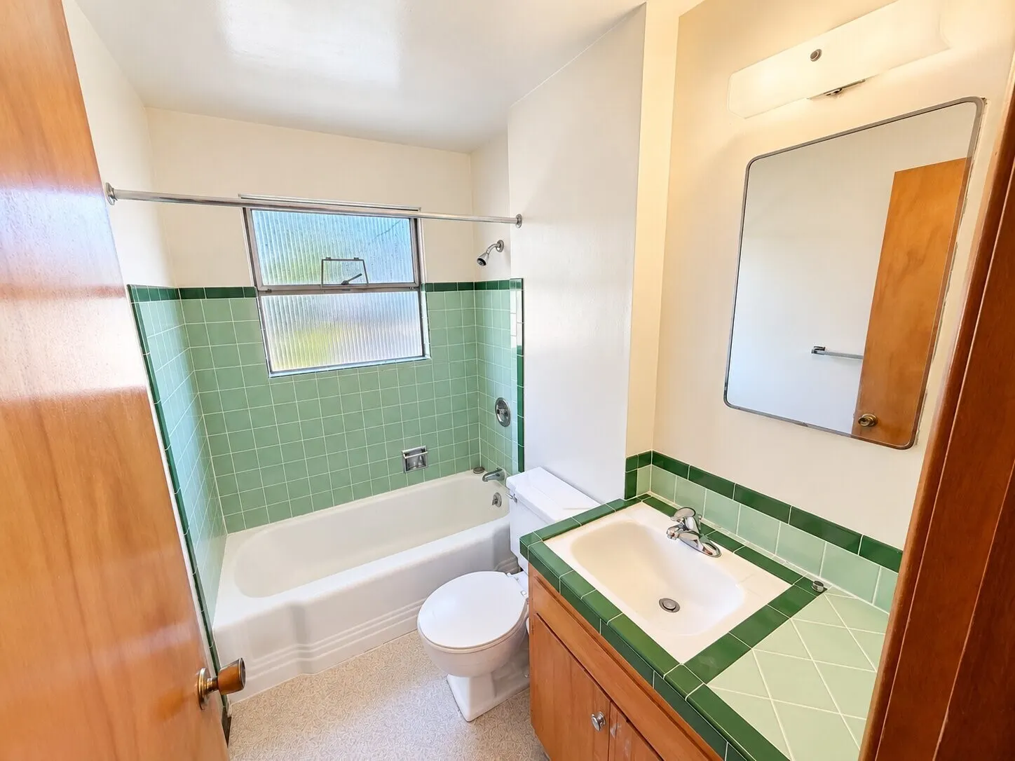 6550 Greeenwood Avenue N, Seattle, WA 98103