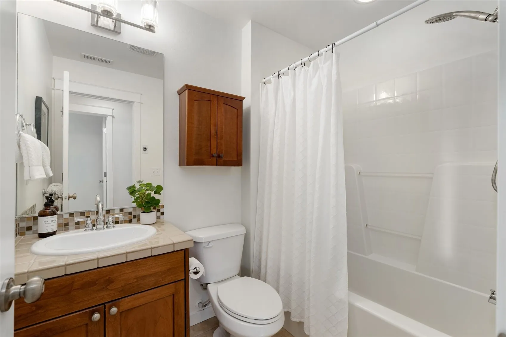 4164 29th Avenue S, Seattle, WA 98108