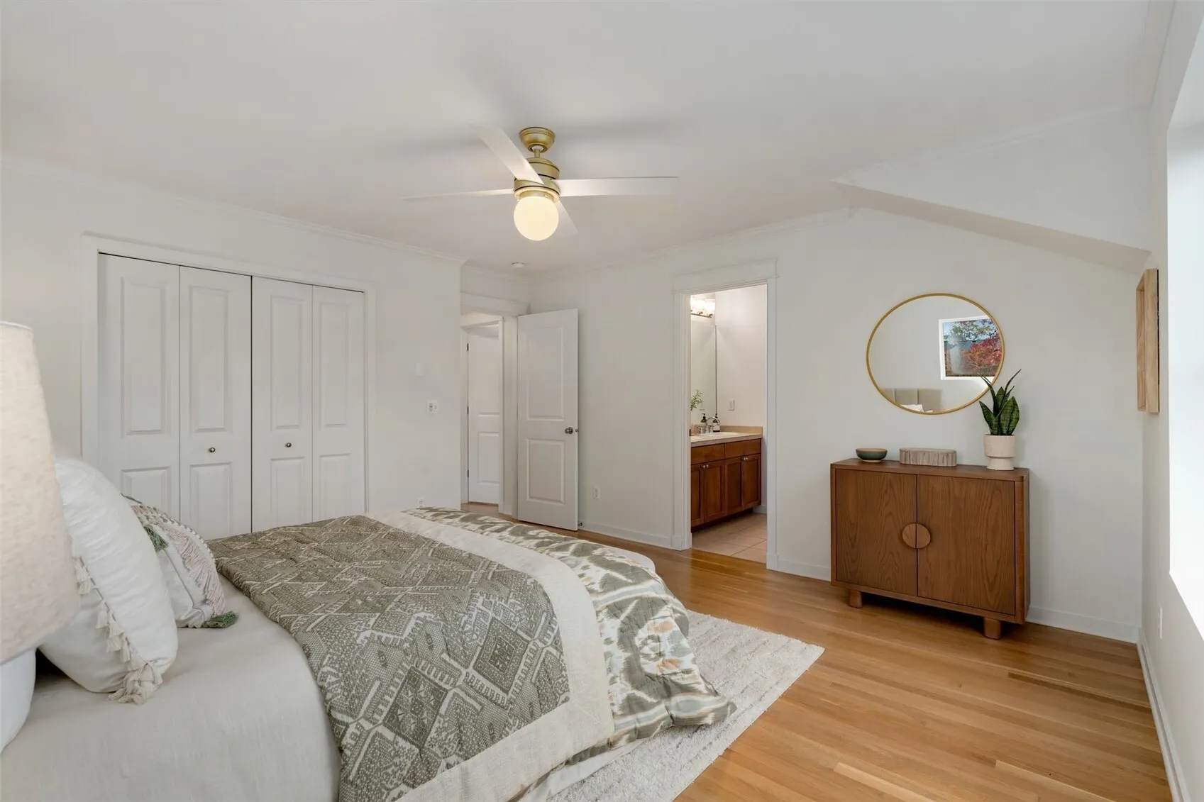 4164 29th Avenue S, Seattle, WA 98108