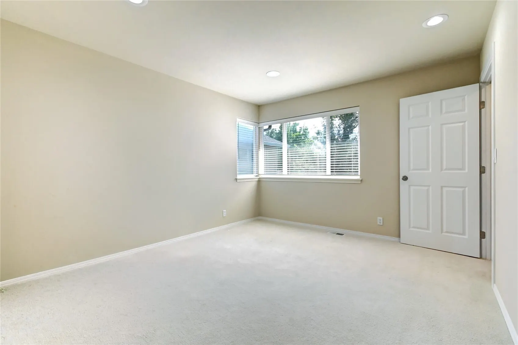 18947 NE 68th Street , Redmond, WA 98052