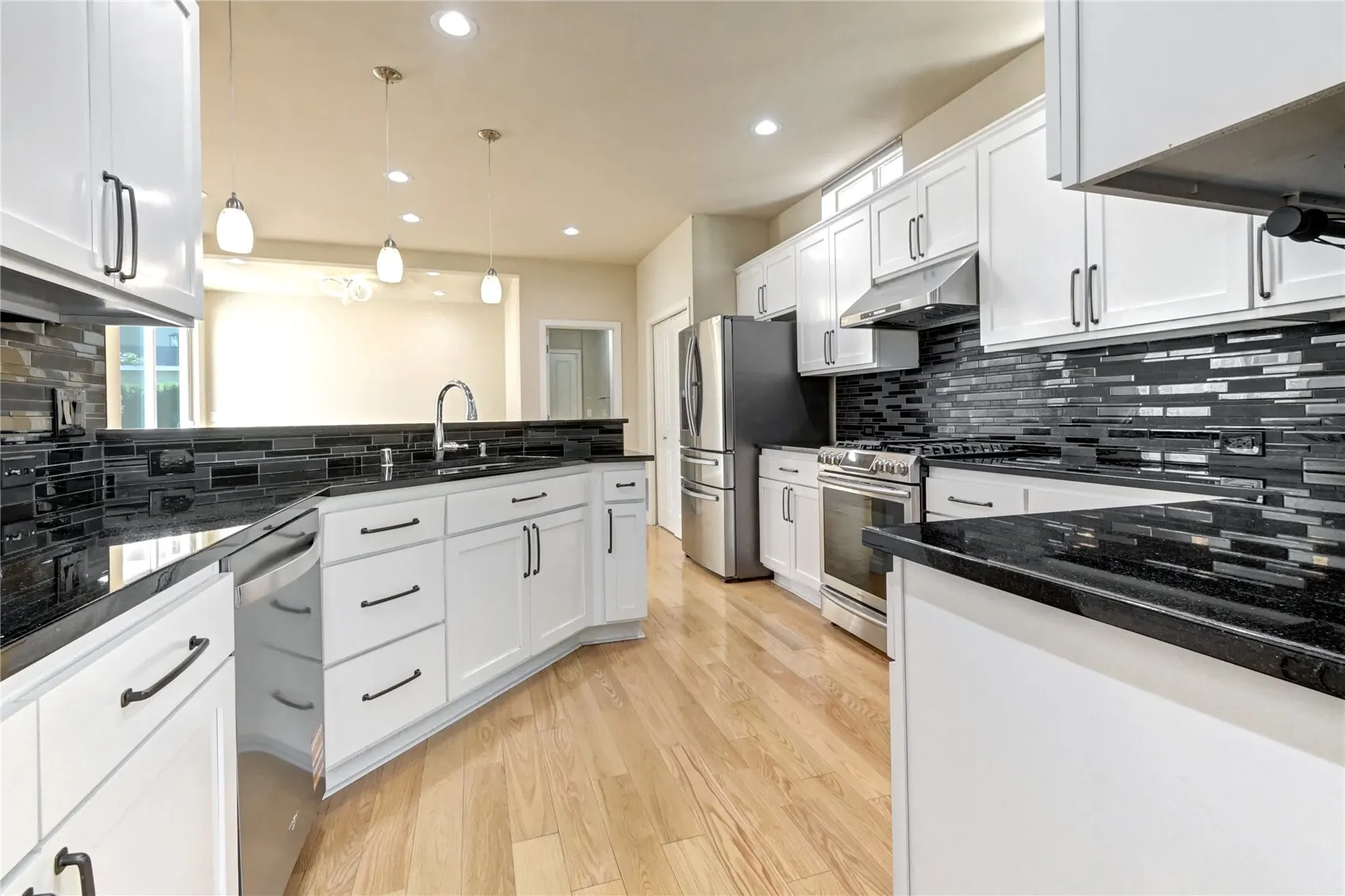 18947 NE 68th Street , Redmond, WA 98052