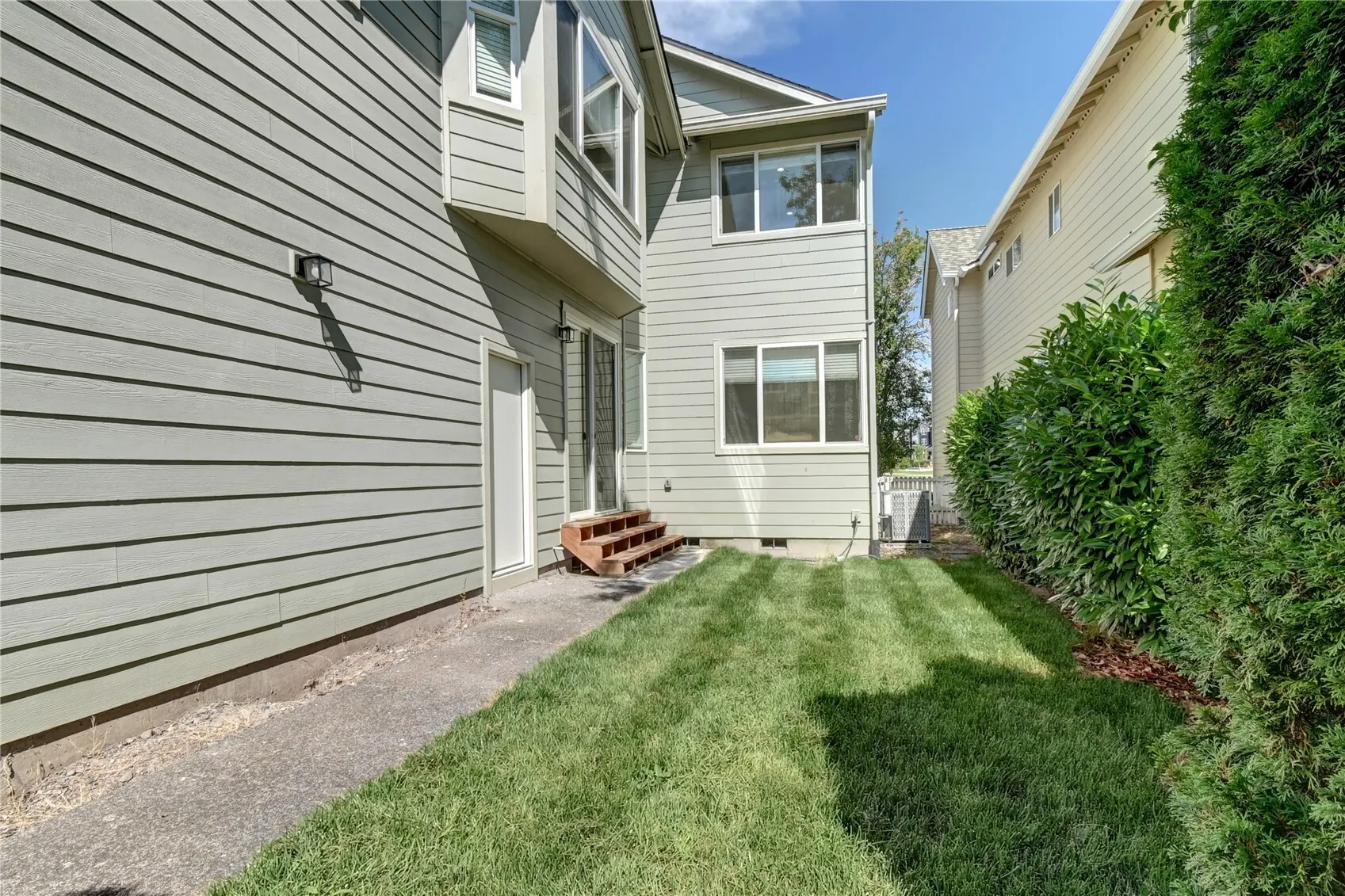 18947 NE 68th Street , Redmond, WA 98052