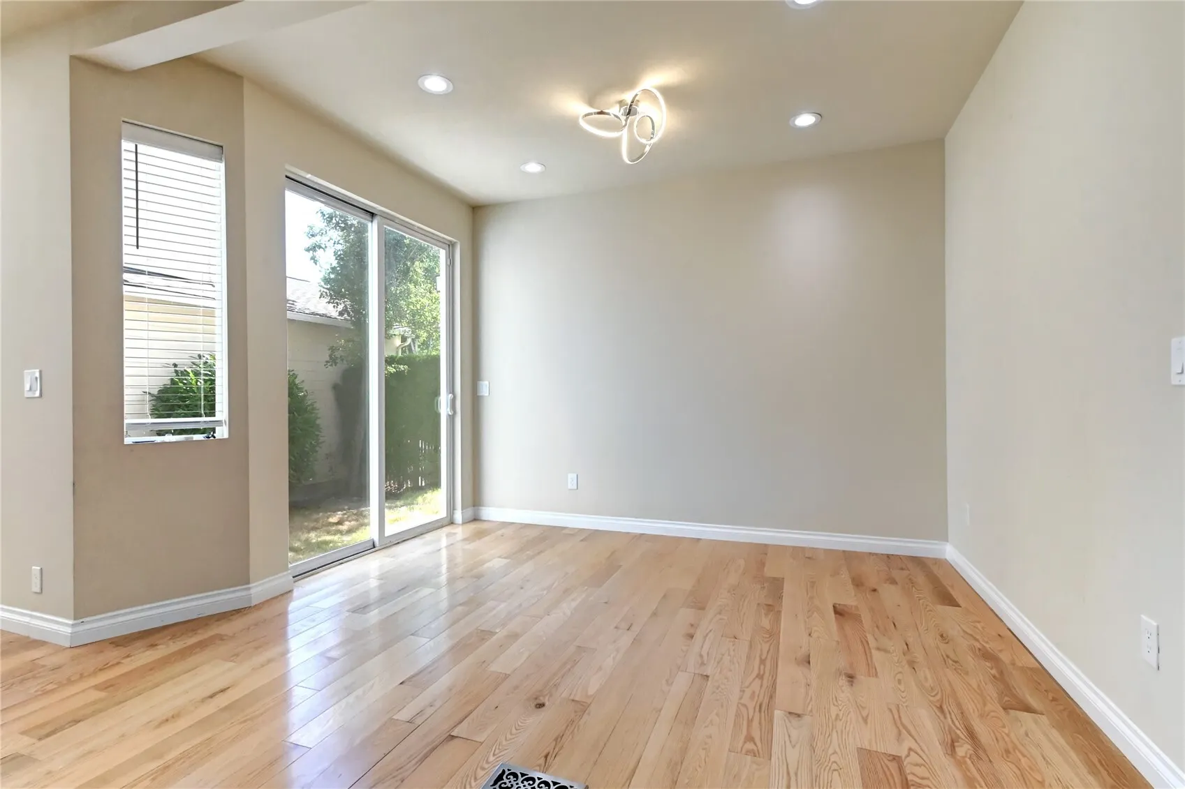 18947 NE 68th Street , Redmond, WA 98052