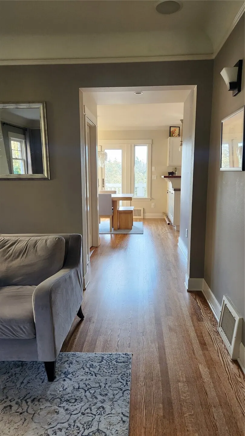 1210 25th Avenue E, Seattle, WA 98112