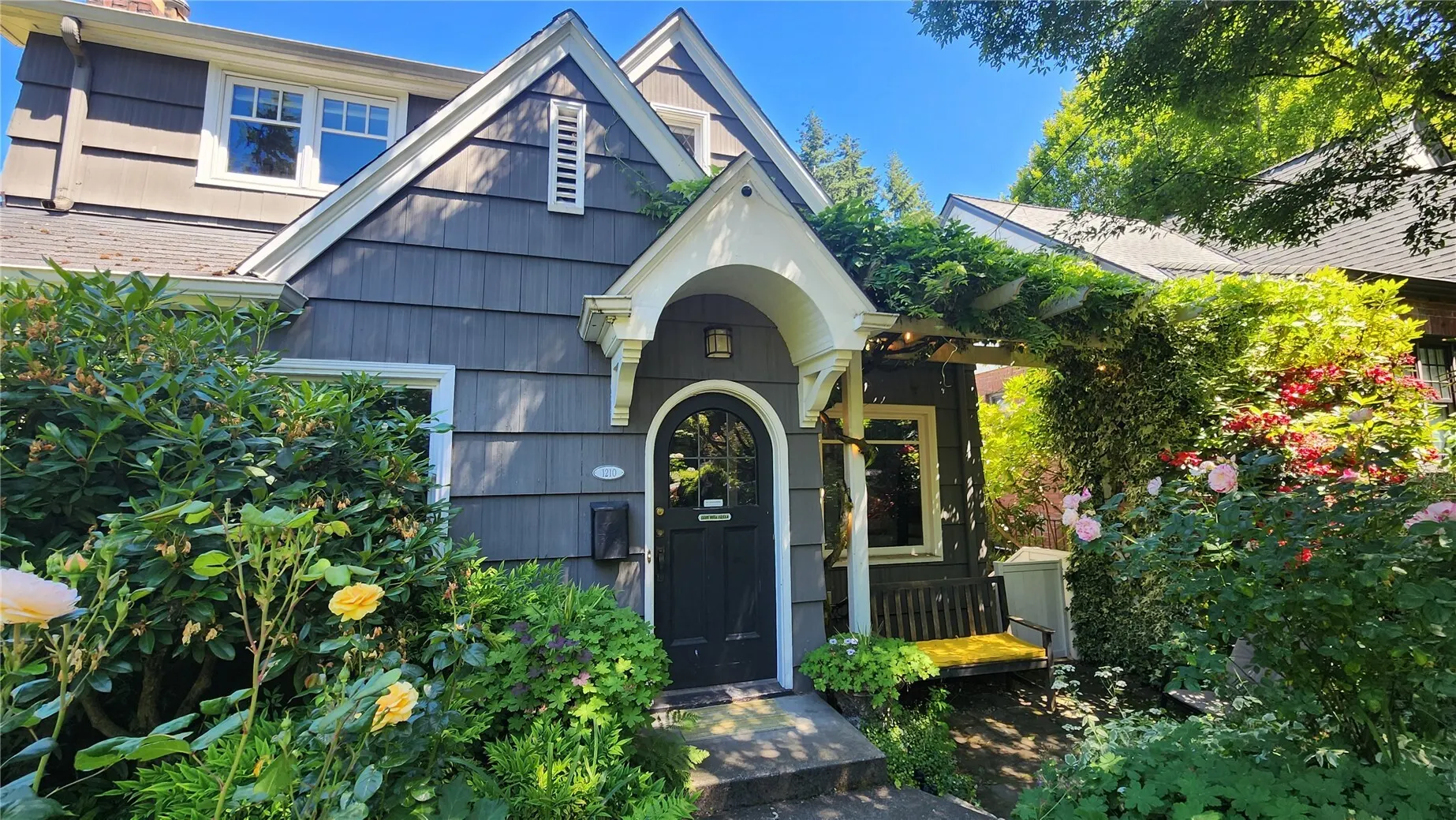 1210 25th Avenue E, Seattle, WA 98112