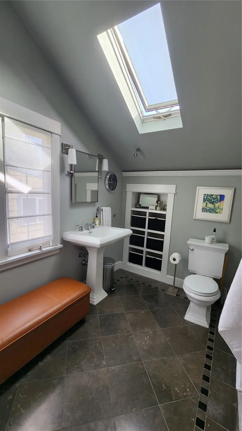 1210 25th Avenue E, Seattle, WA 98112