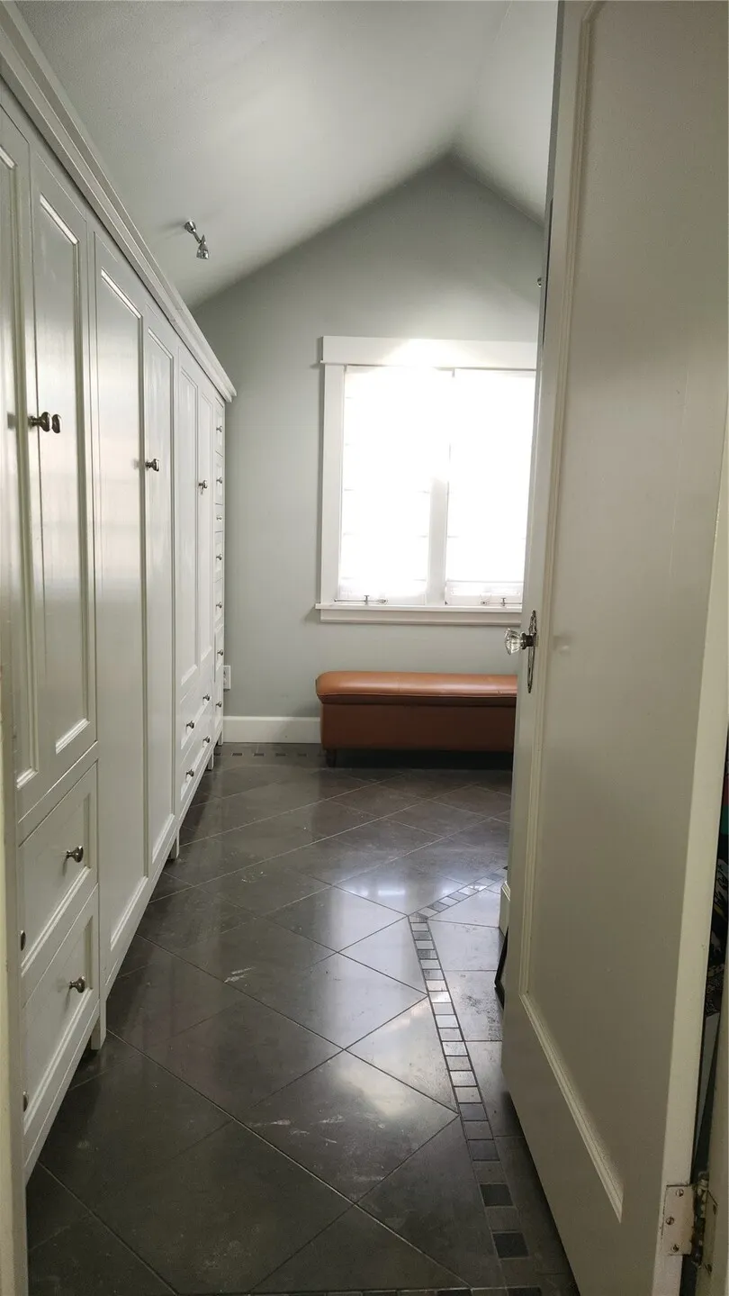 1210 25th Avenue E, Seattle, WA 98112
