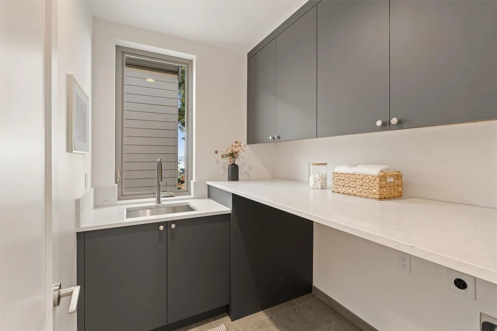 3839 54th Avenue SW, Seattle, WA 98116