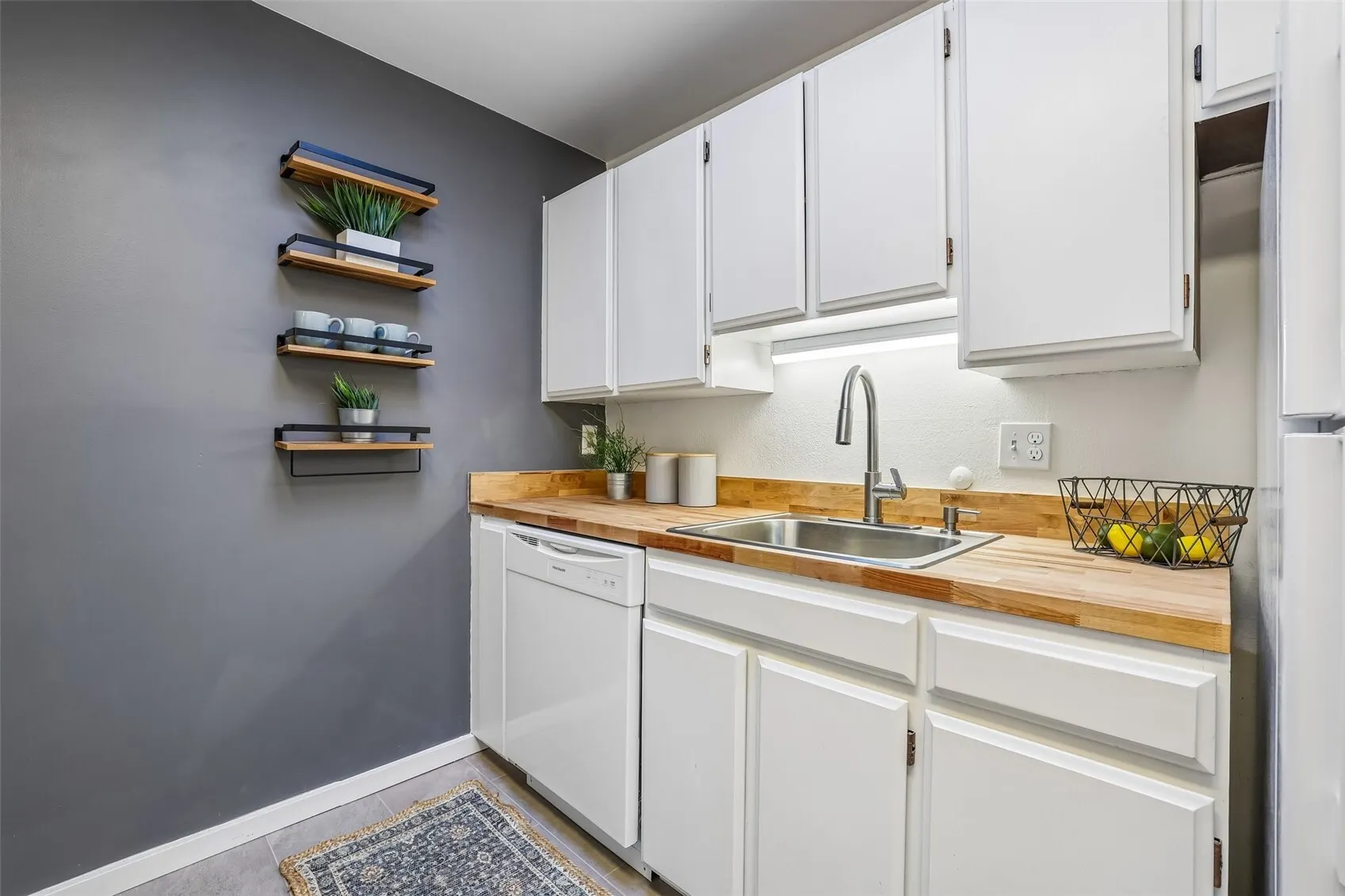 2510 W Bertona Street #431, Seattle, WA 98199