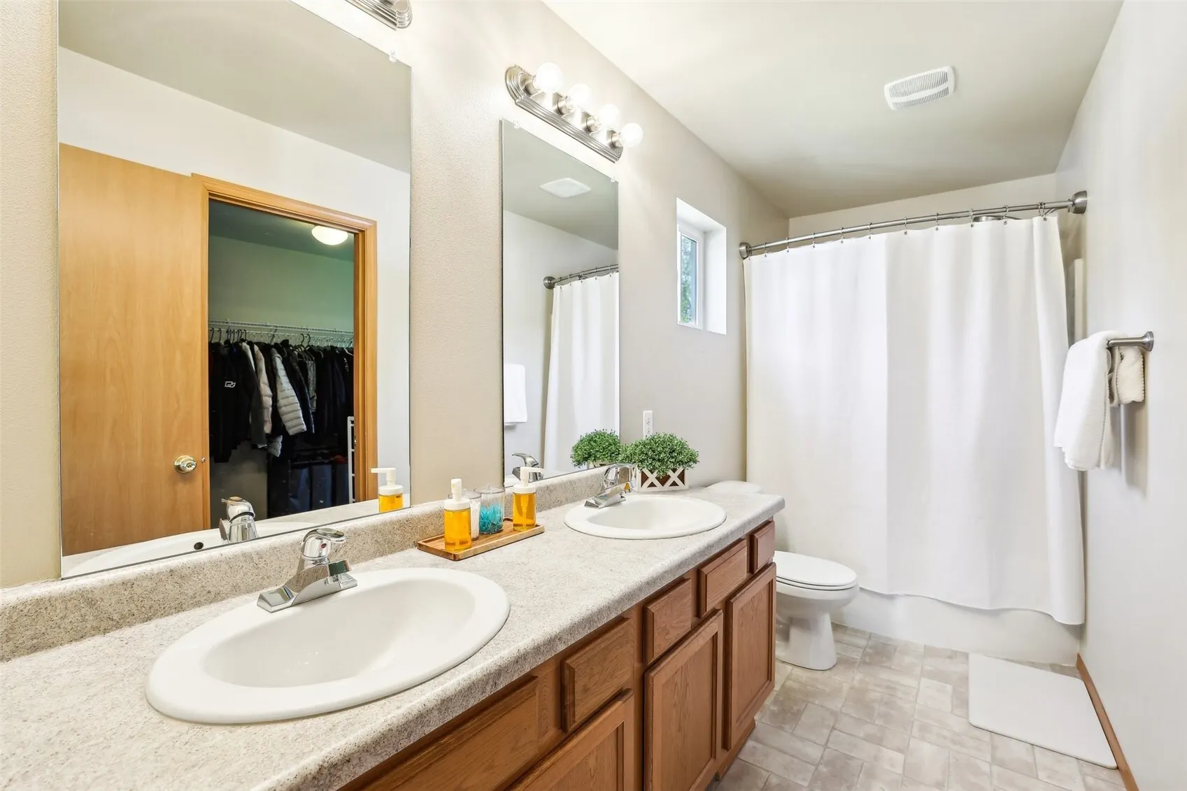 21622 SE 297th Street , Kent, WA 98042