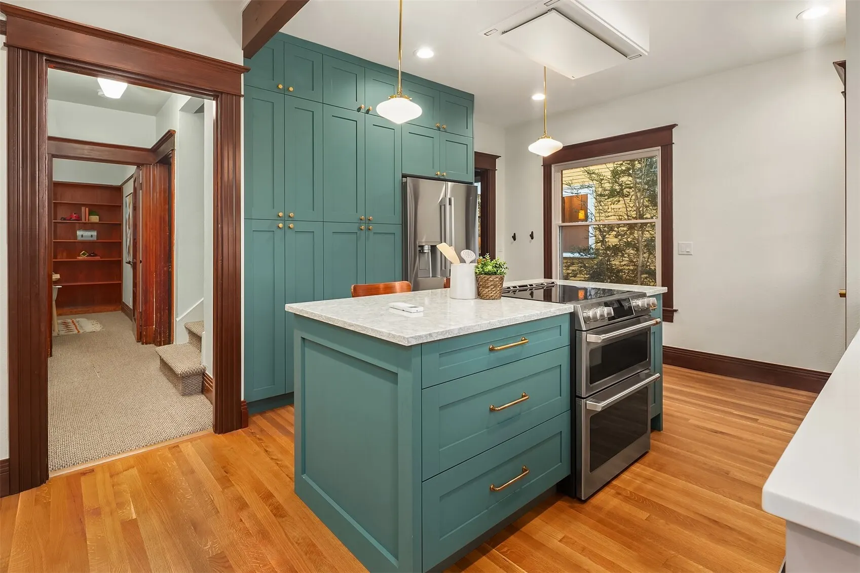 761 32nd Avenue , Seattle, WA 98122