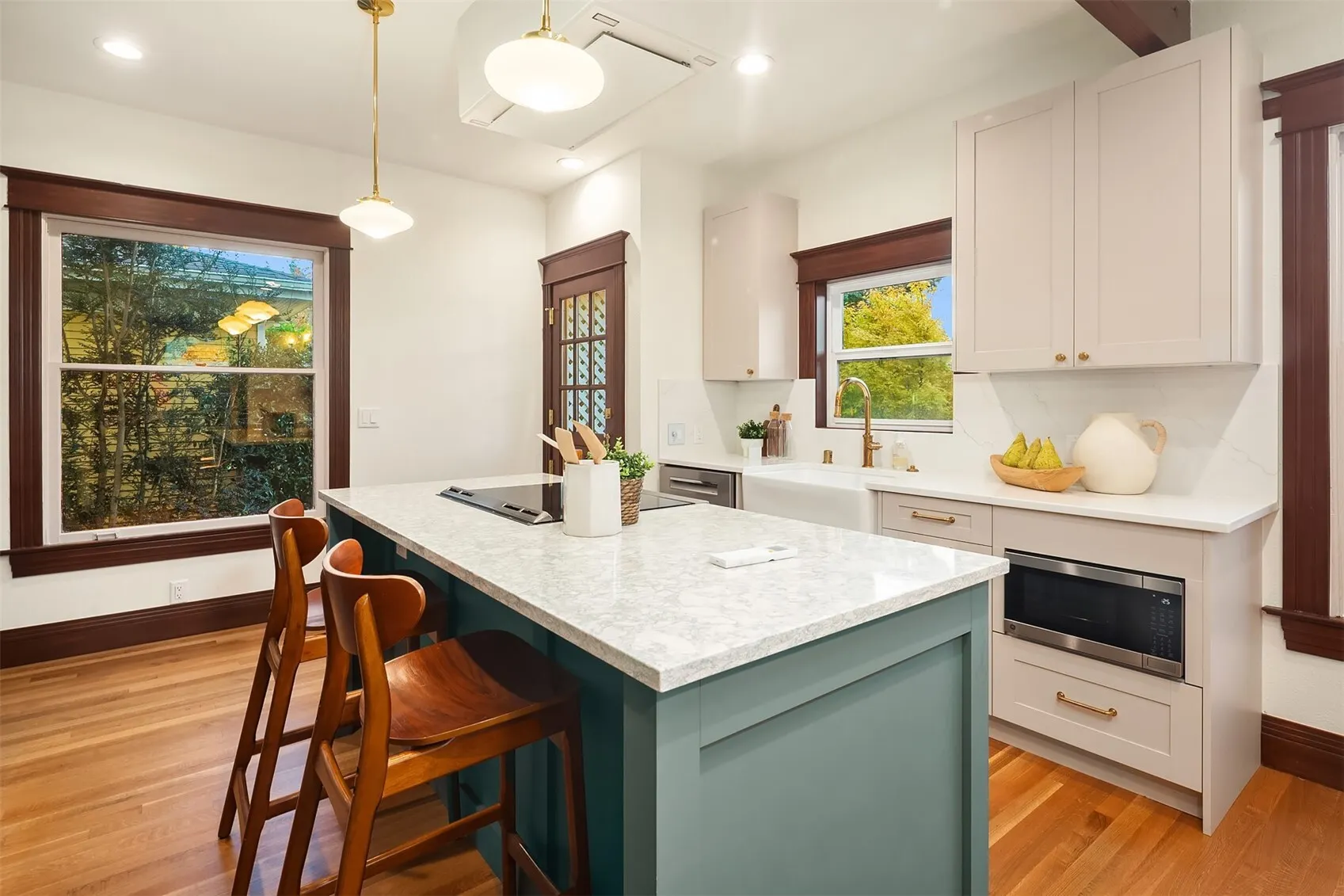 761 32nd Avenue , Seattle, WA 98122