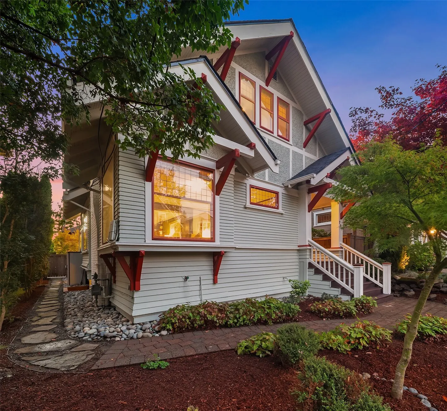 761 32nd Avenue , Seattle, WA 98122