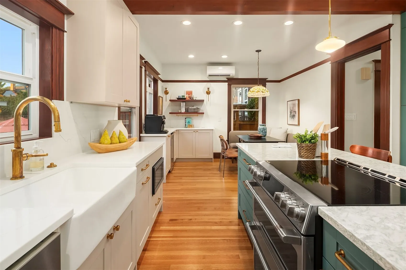 761 32nd Avenue , Seattle, WA 98122