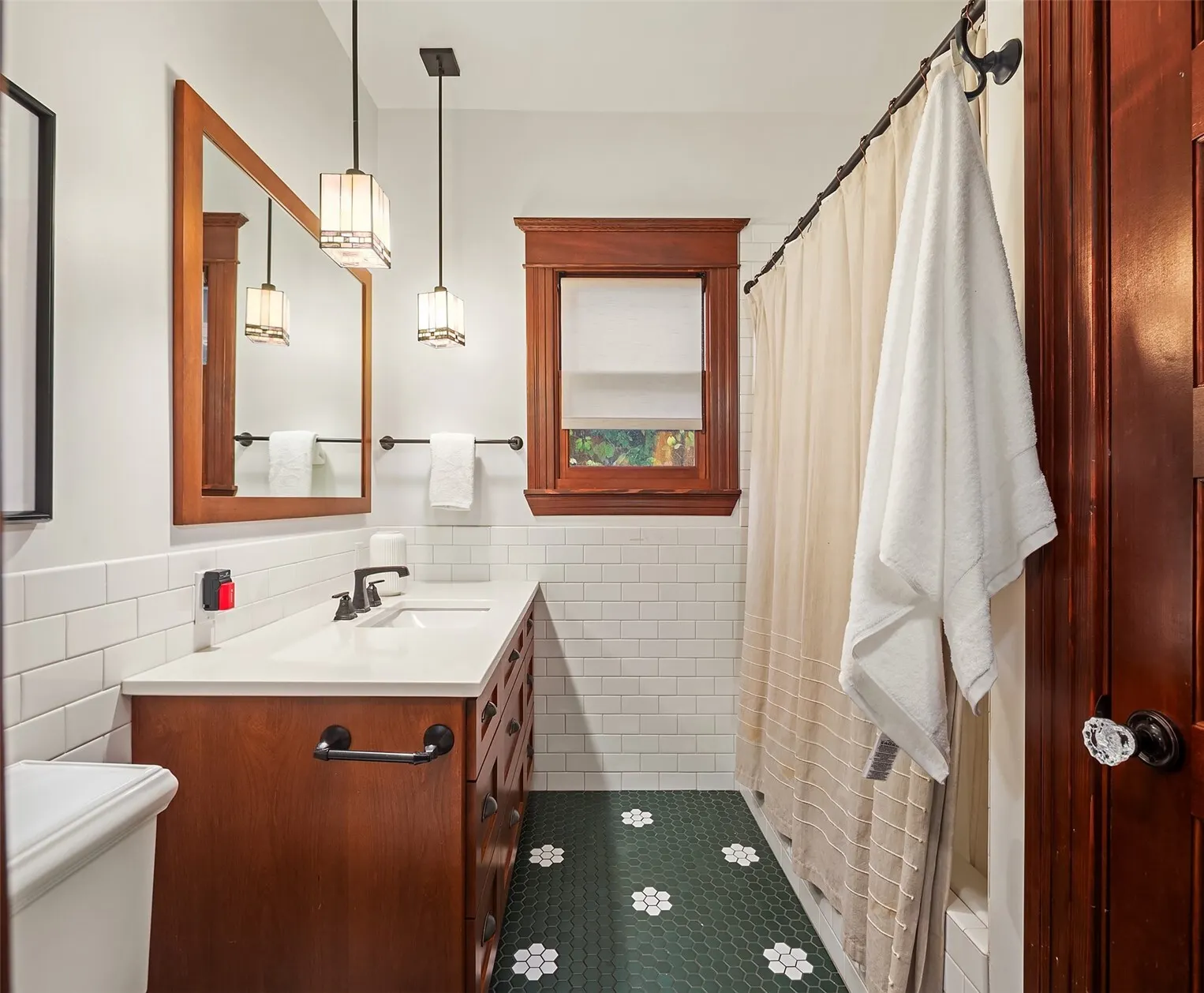761 32nd Avenue , Seattle, WA 98122