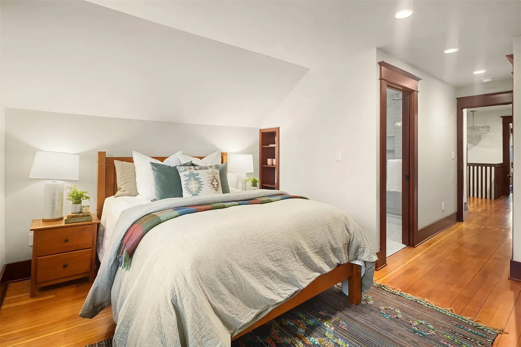 761 32nd Avenue , Seattle, WA 98122
