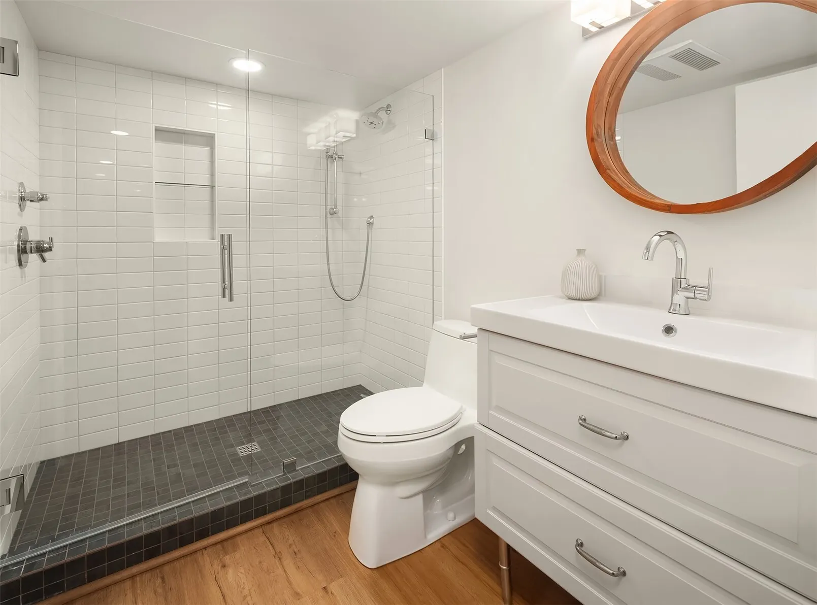 761 32nd Avenue , Seattle, WA 98122