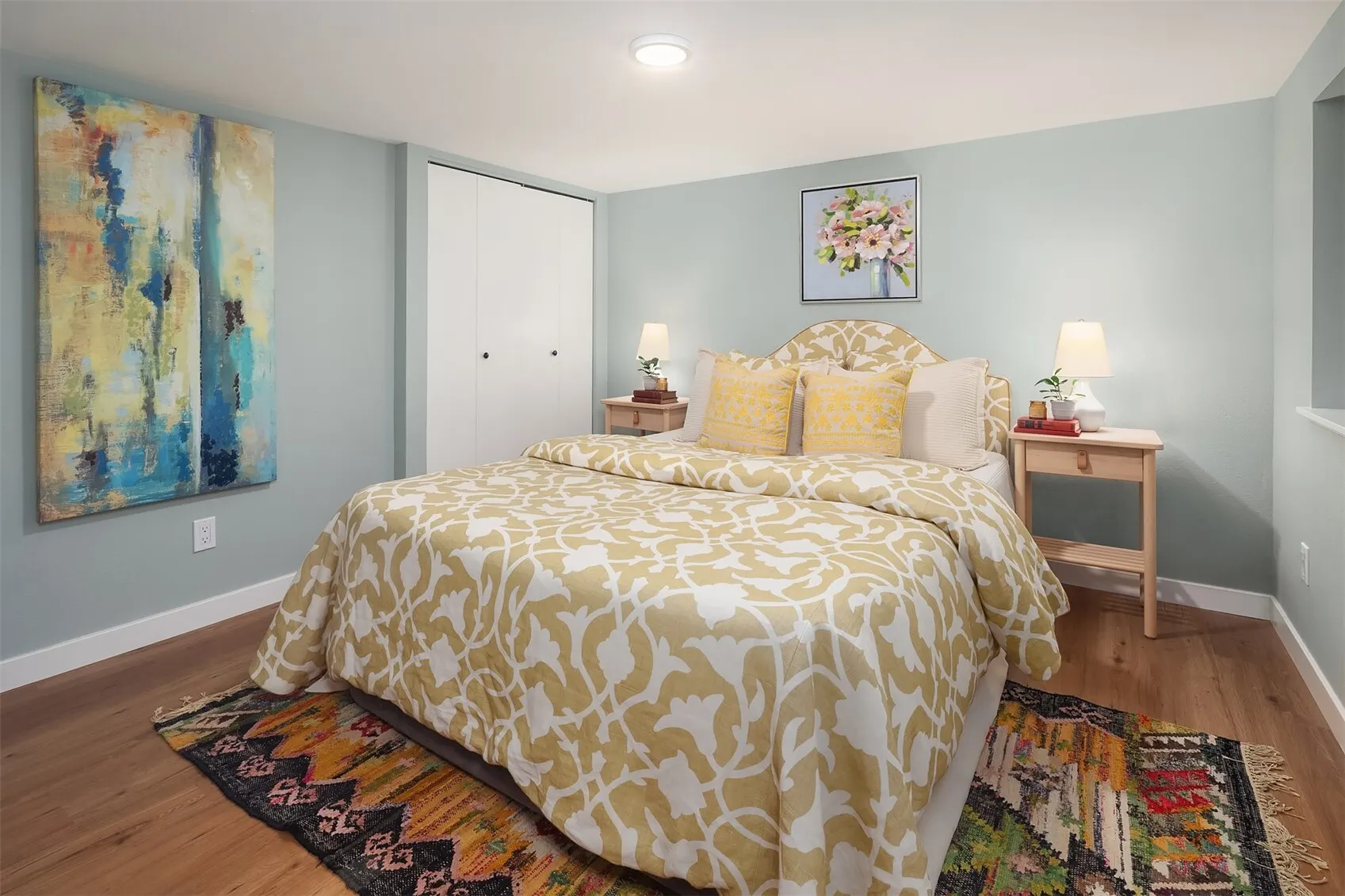 761 32nd Avenue , Seattle, WA 98122