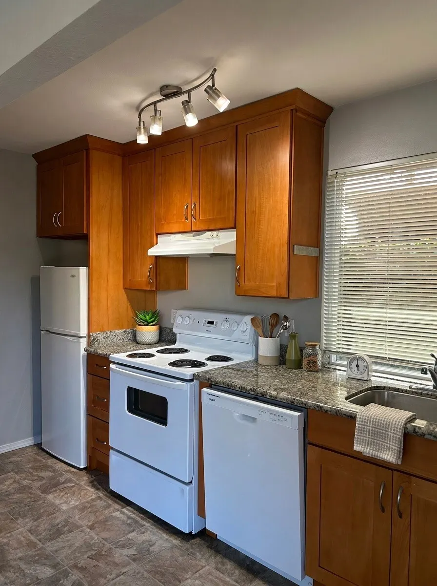 717 3rd Avenue N #1, Seattle, WA 98109