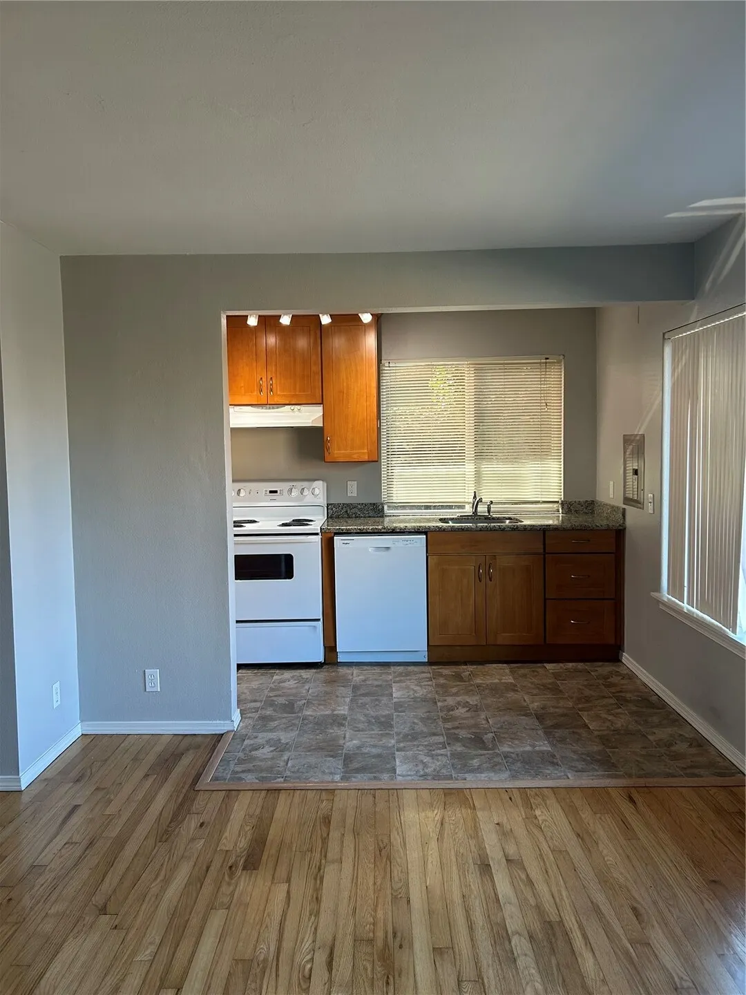 717 3rd Avenue N #1, Seattle, WA 98109