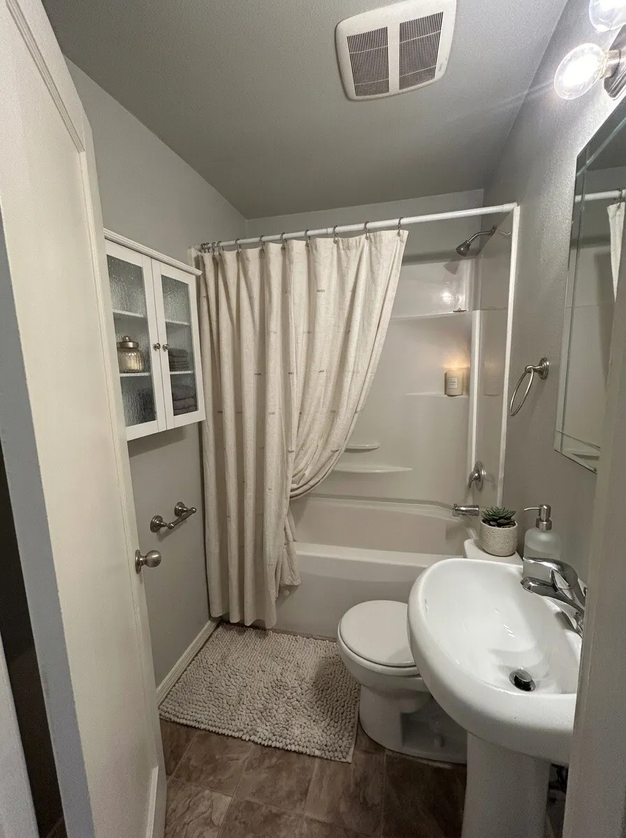 717 3rd Avenue N #1, Seattle, WA 98109