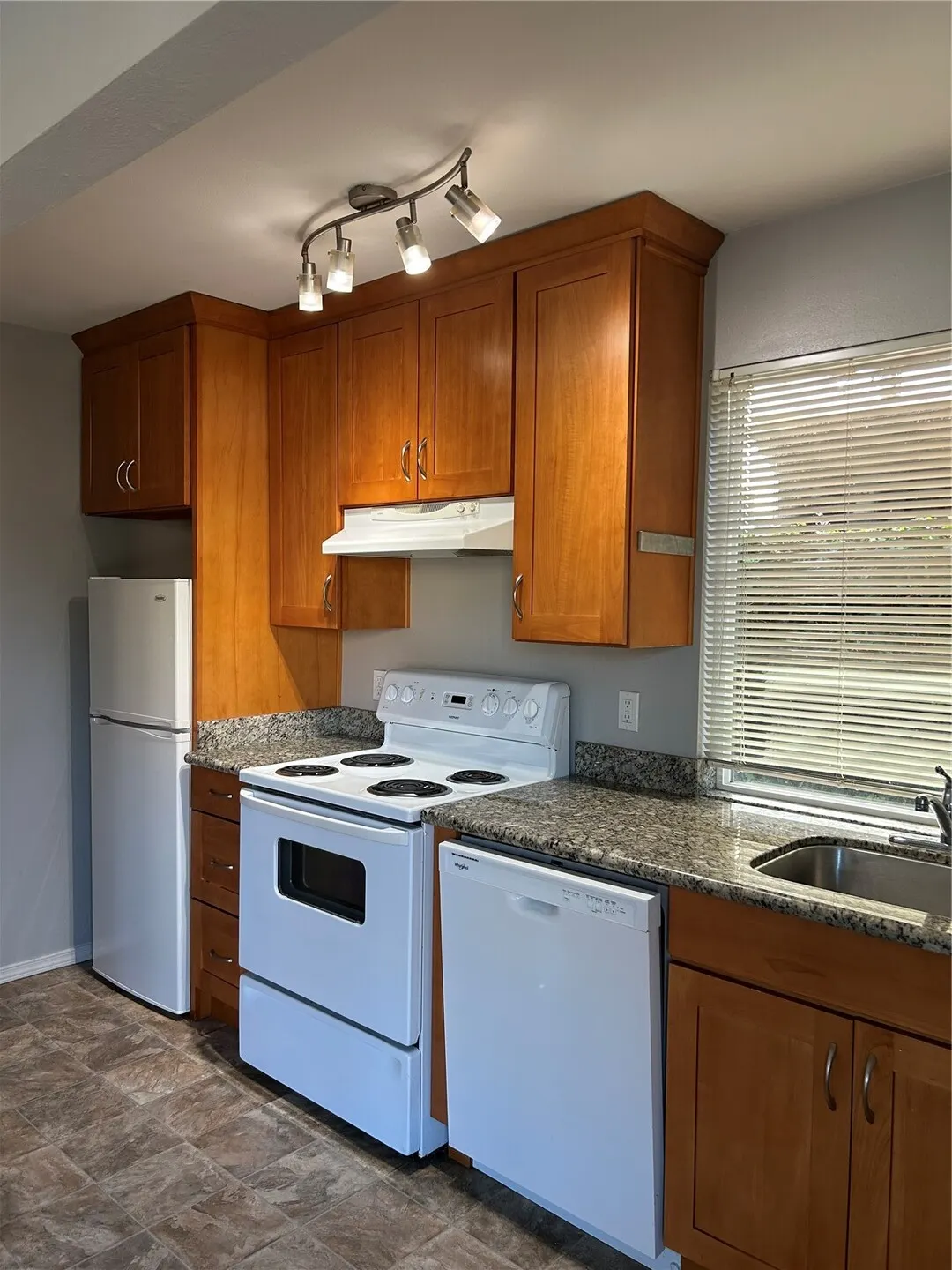 717 3rd Avenue N #1, Seattle, WA 98109