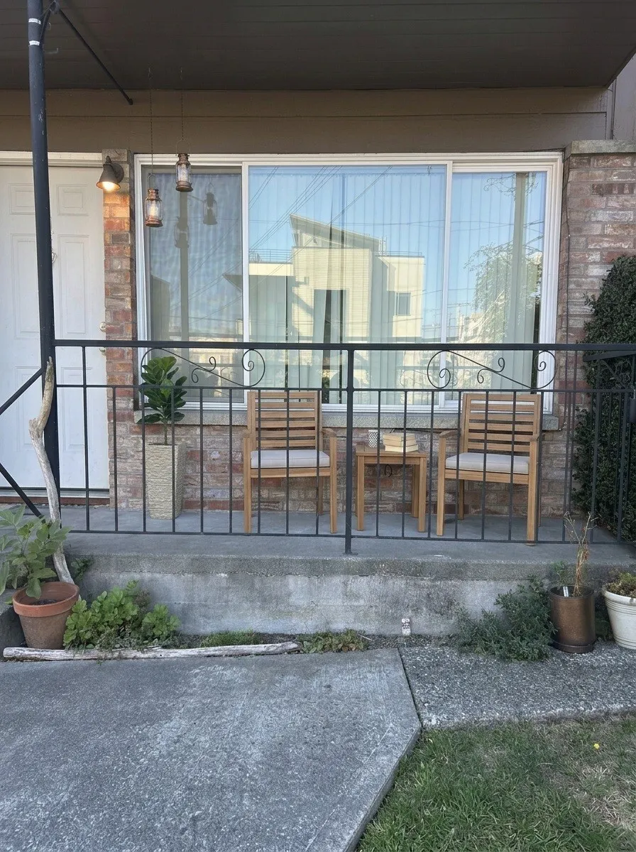 717 3rd Avenue N #1, Seattle, WA 98109