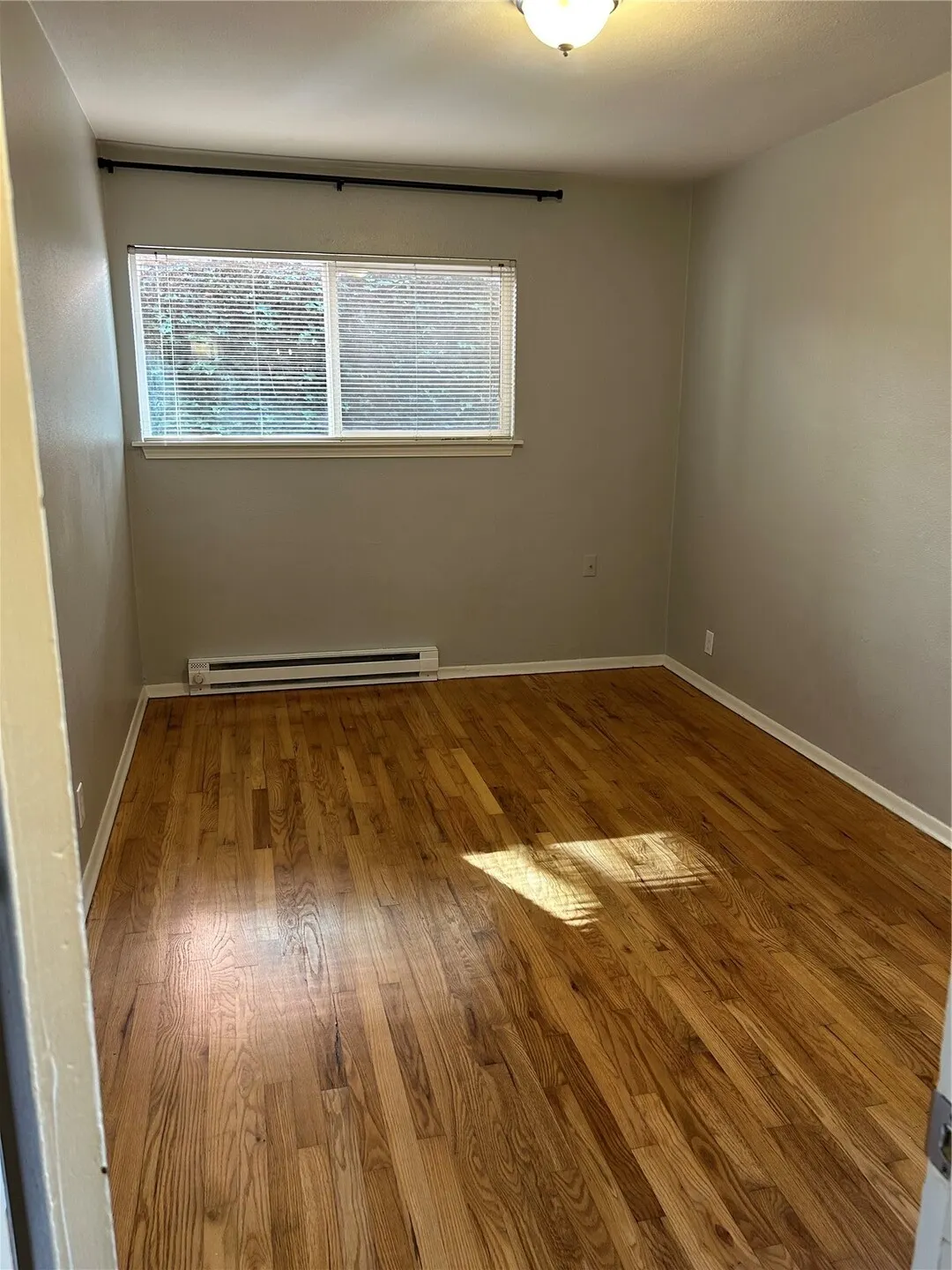 717 3rd Avenue N #1, Seattle, WA 98109