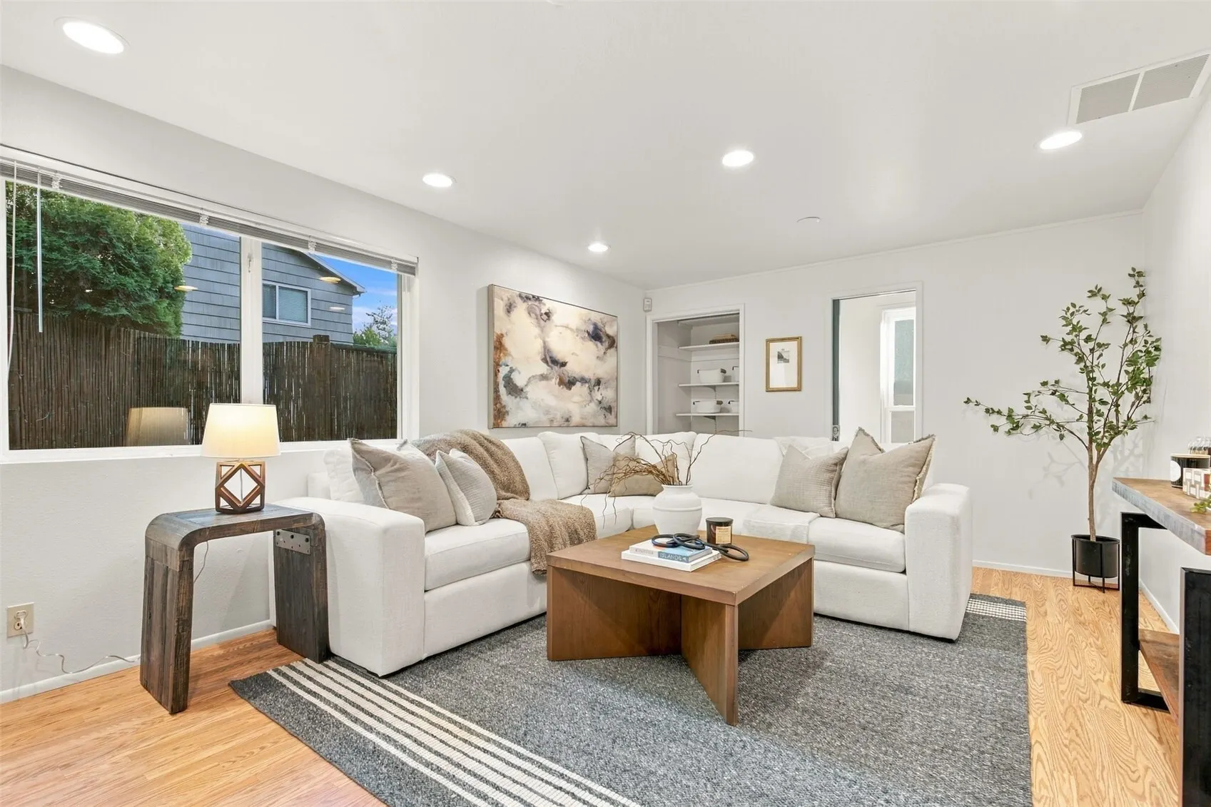 13524 Roosevelt Way N, Seattle, WA 98133