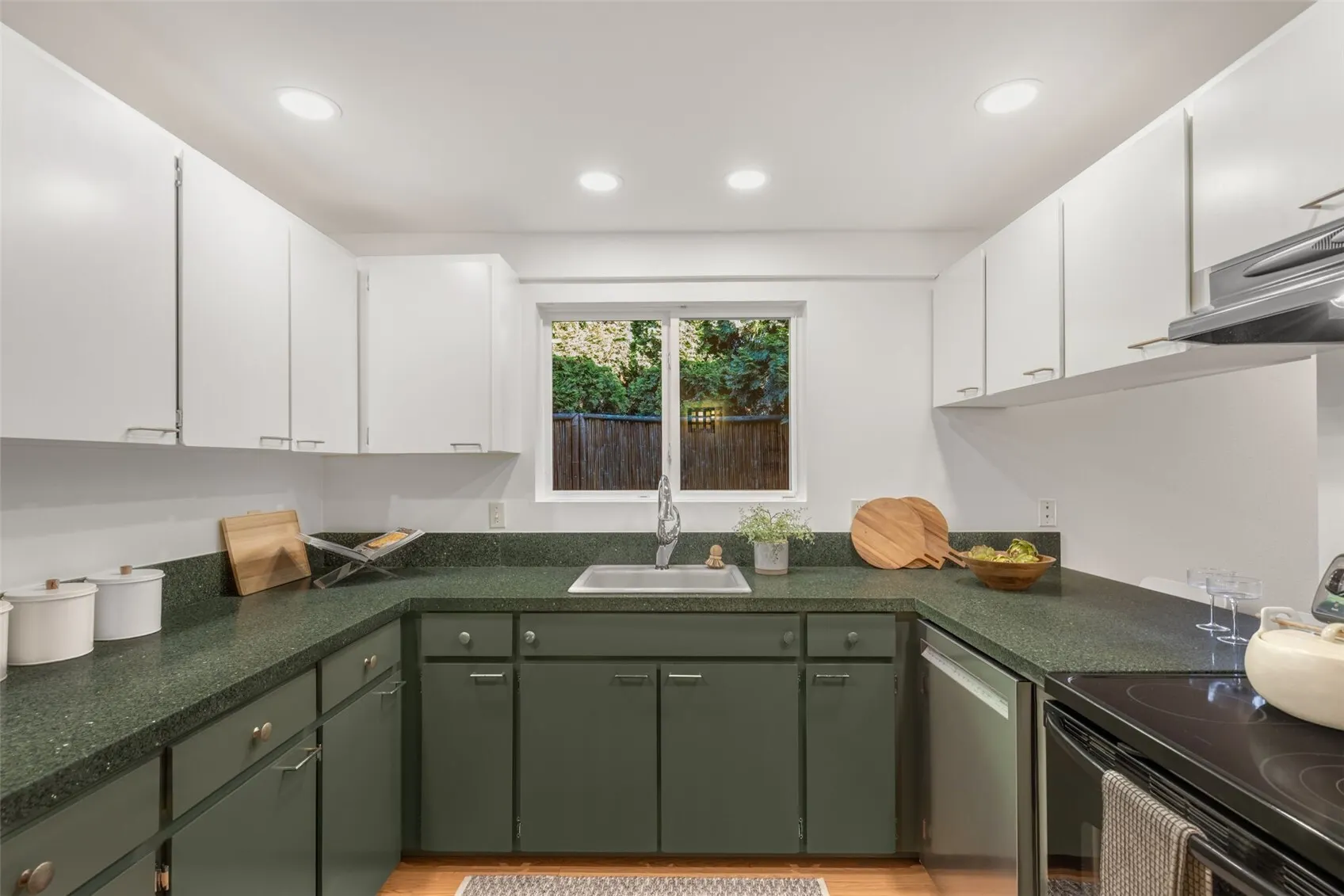 13524 Roosevelt Way N, Seattle, WA 98133