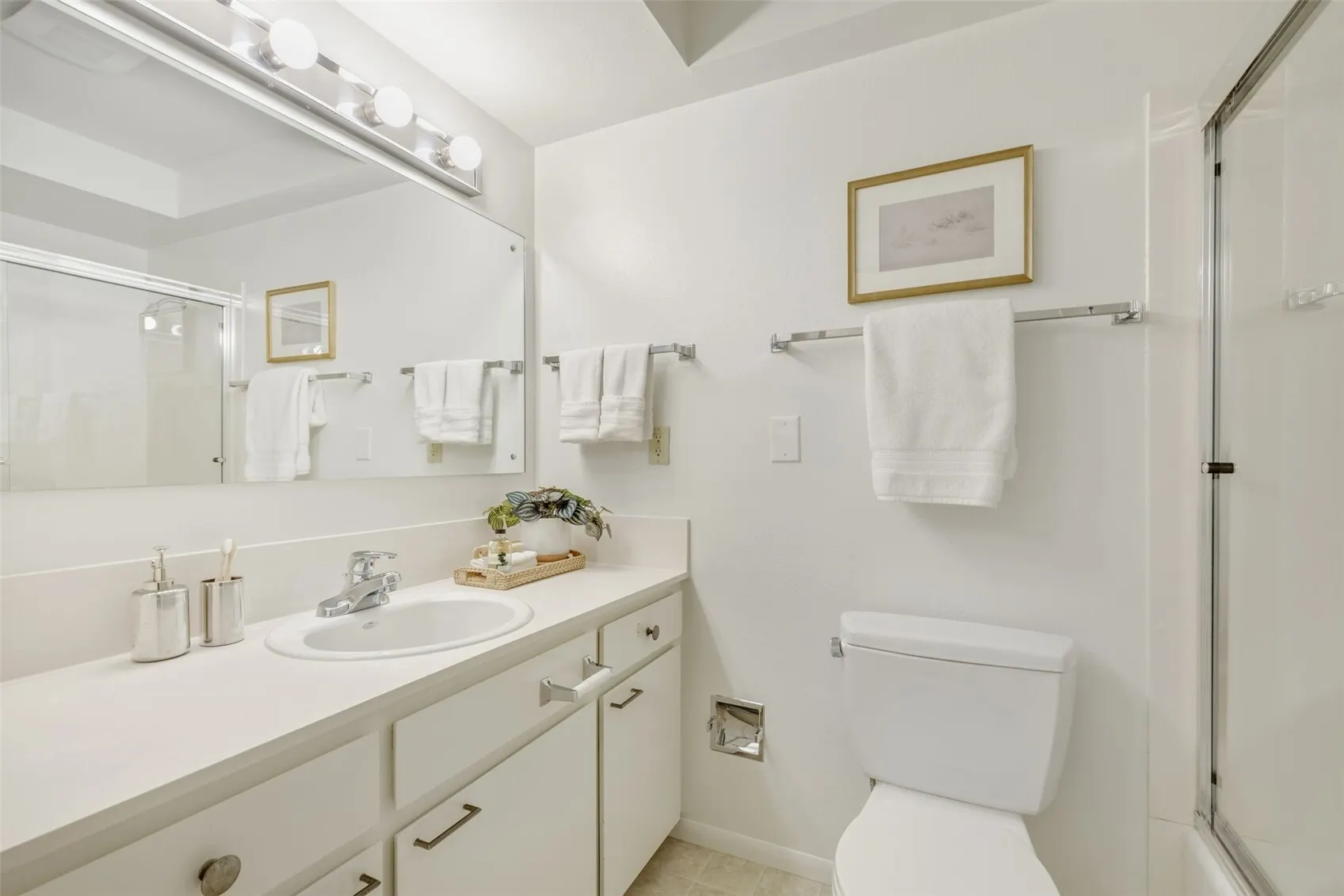 13524 Roosevelt Way N, Seattle, WA 98133
