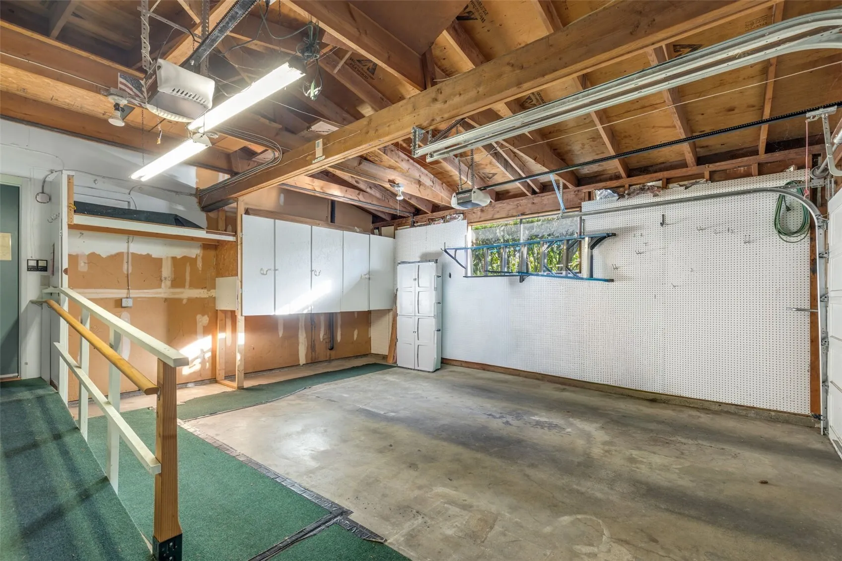 13524 Roosevelt Way N, Seattle, WA 98133